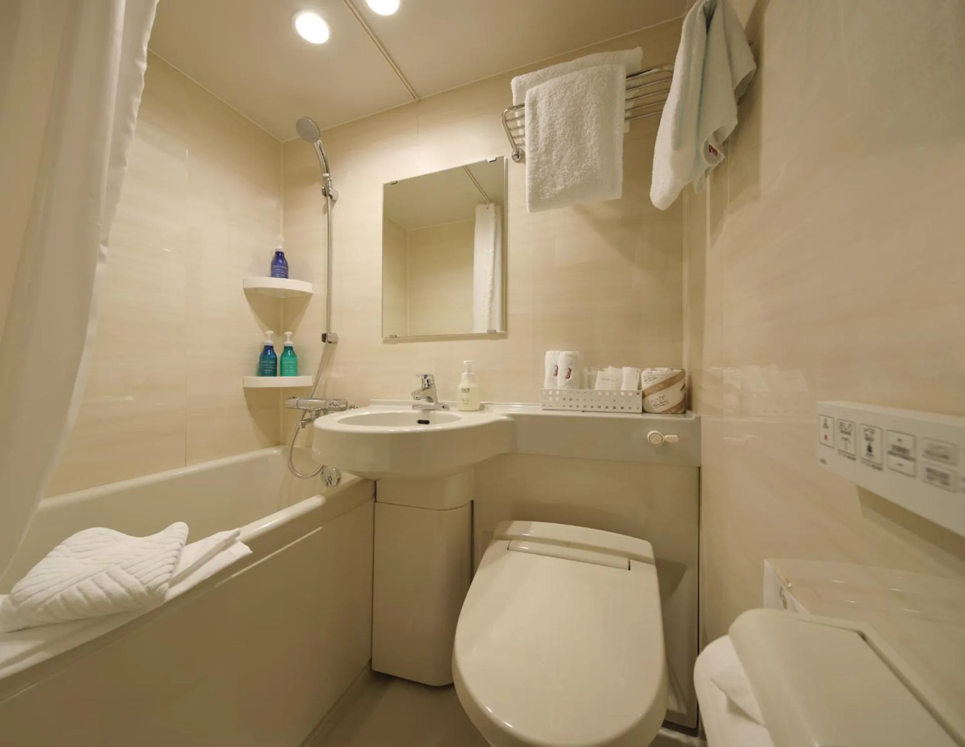 Bathroom in Red Roof Inn Kamata / Haneda Tokyo
