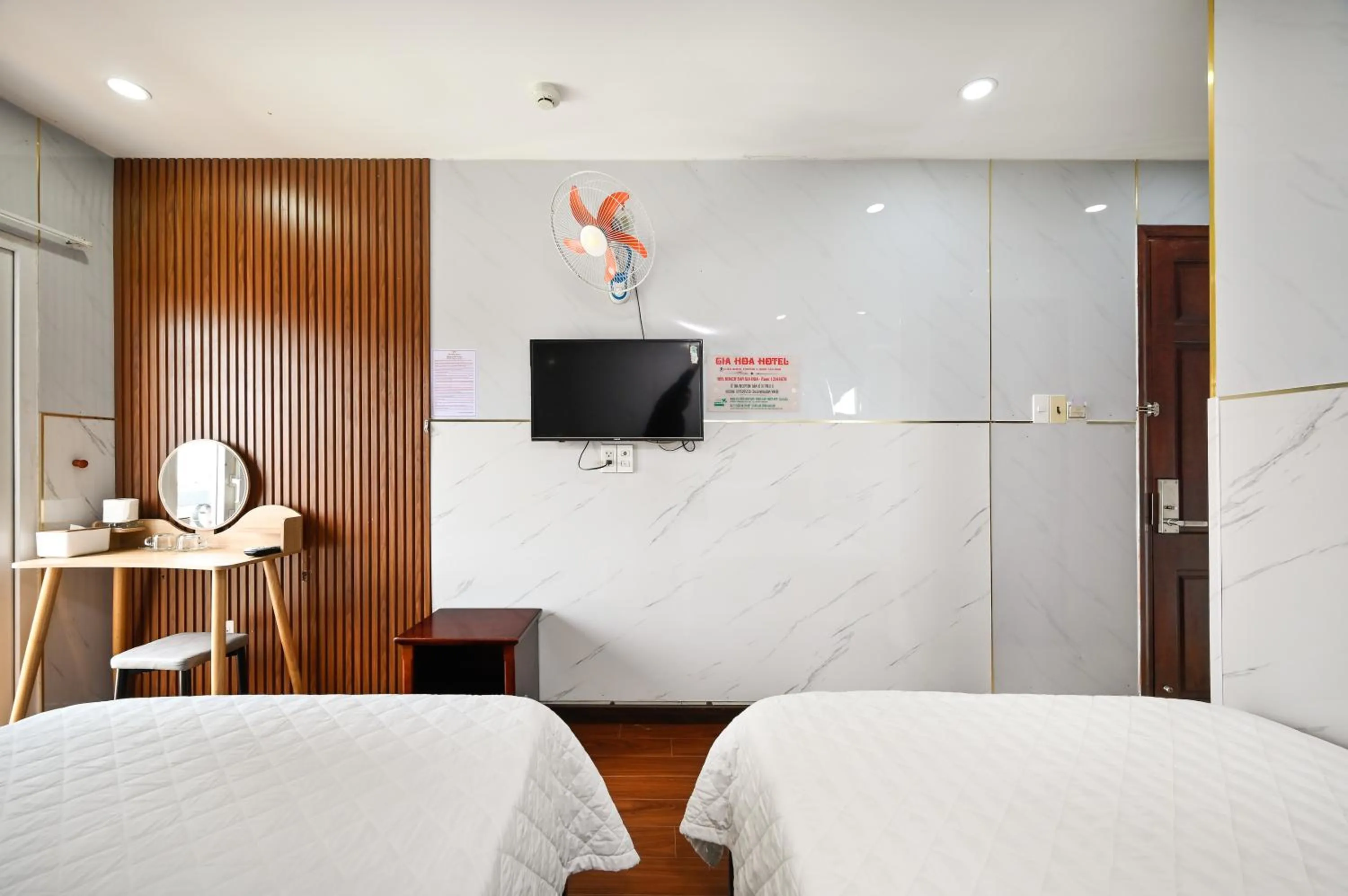 TV and multimedia, Bed in Gia Hoa Airport Hotel