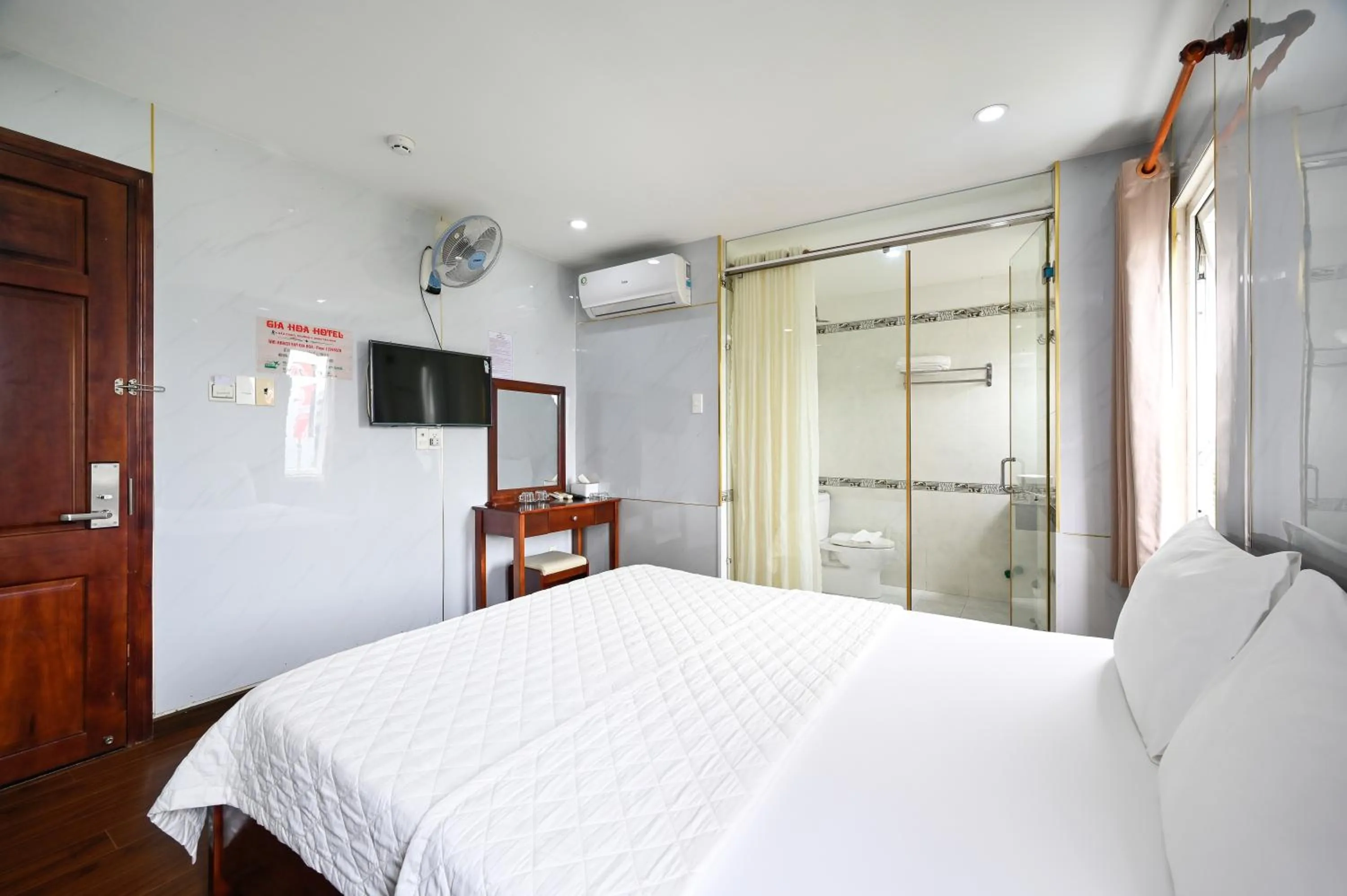 Photo of the whole room, Bed in Gia Hoa Airport Hotel