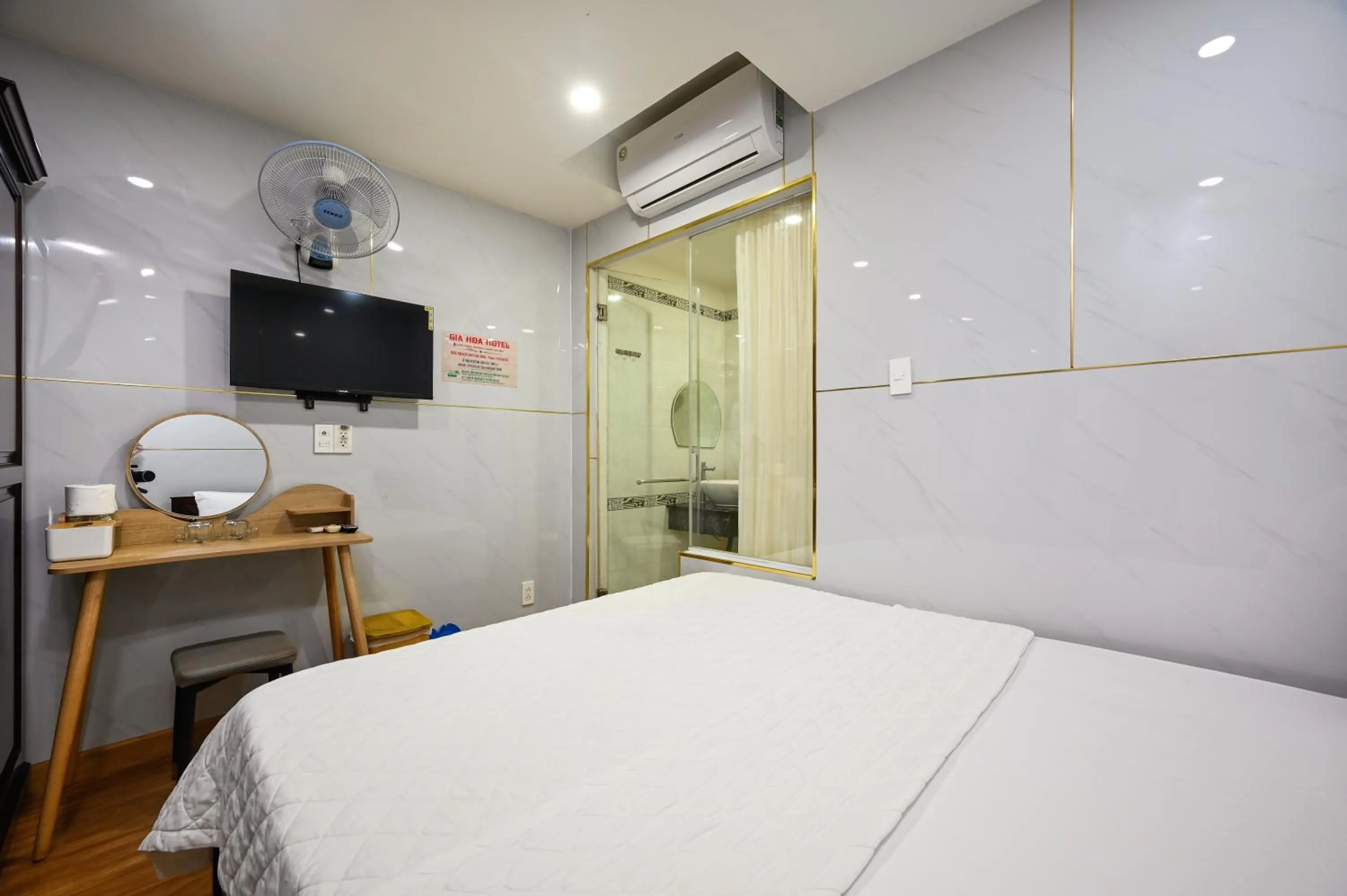 Bedroom, Bed in Gia Hoa Airport Hotel