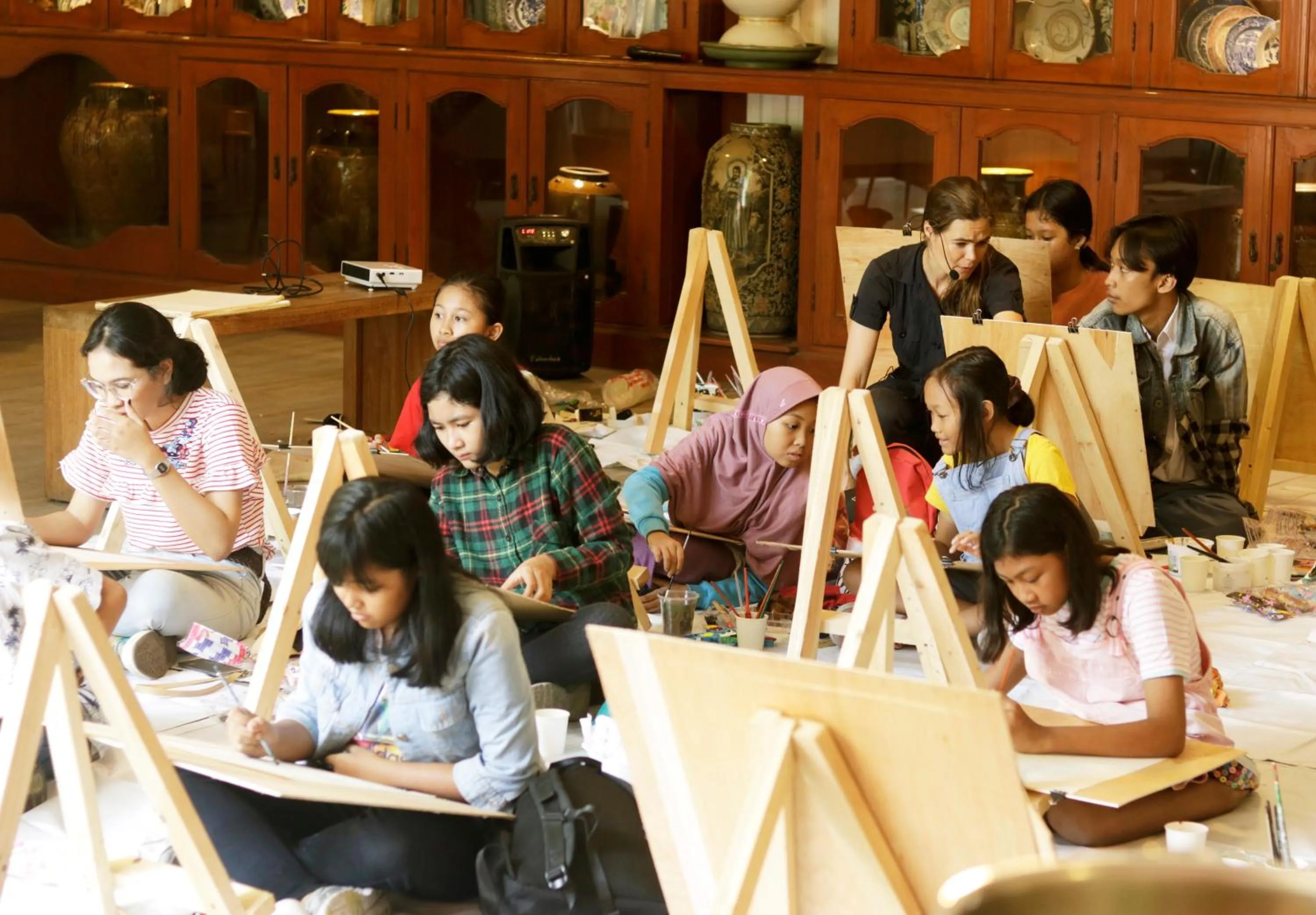 Entertainment in Raintree Boutique Villa & Gallery