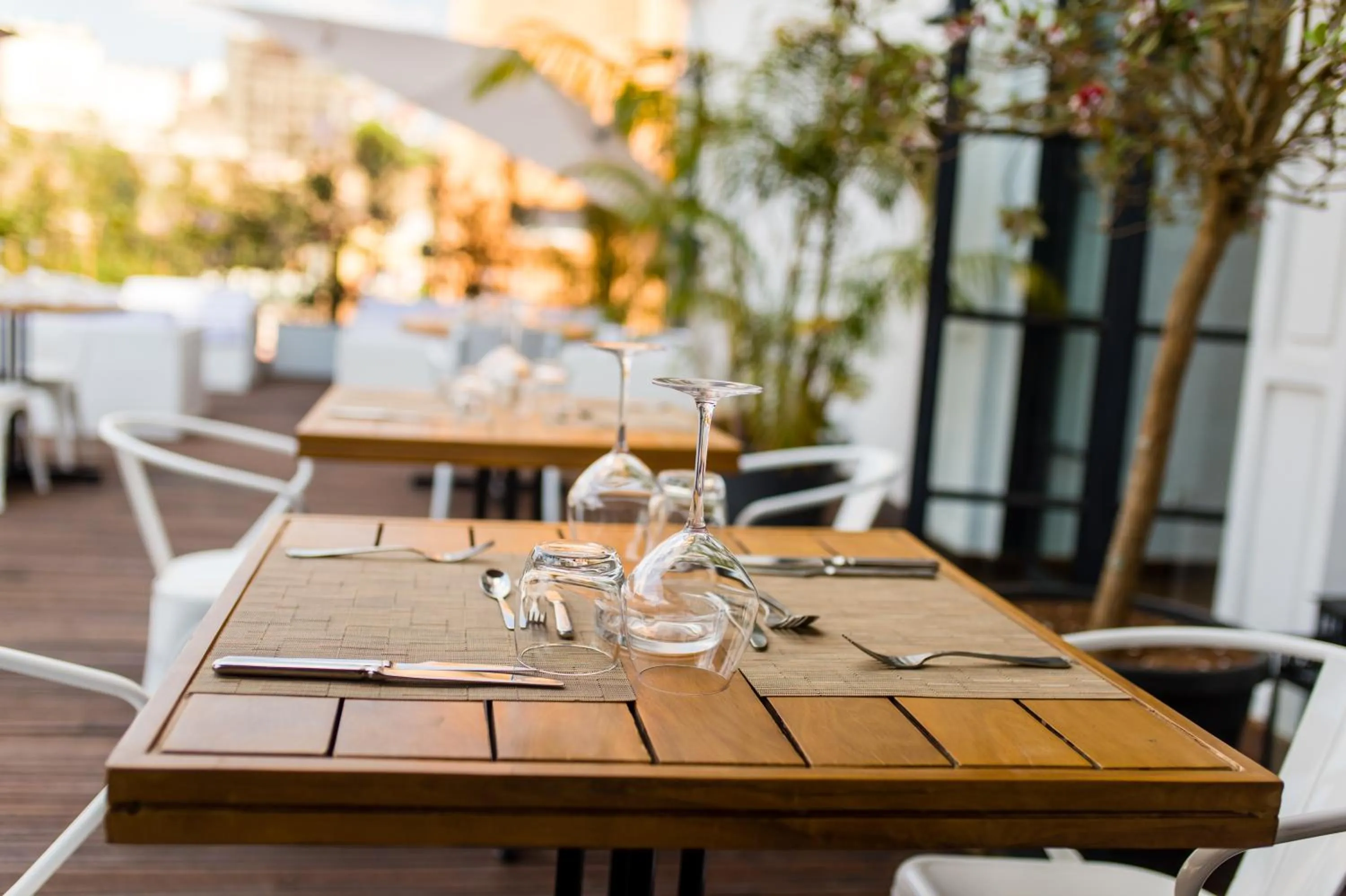 Restaurant/places to eat in Grand Hotel Urban