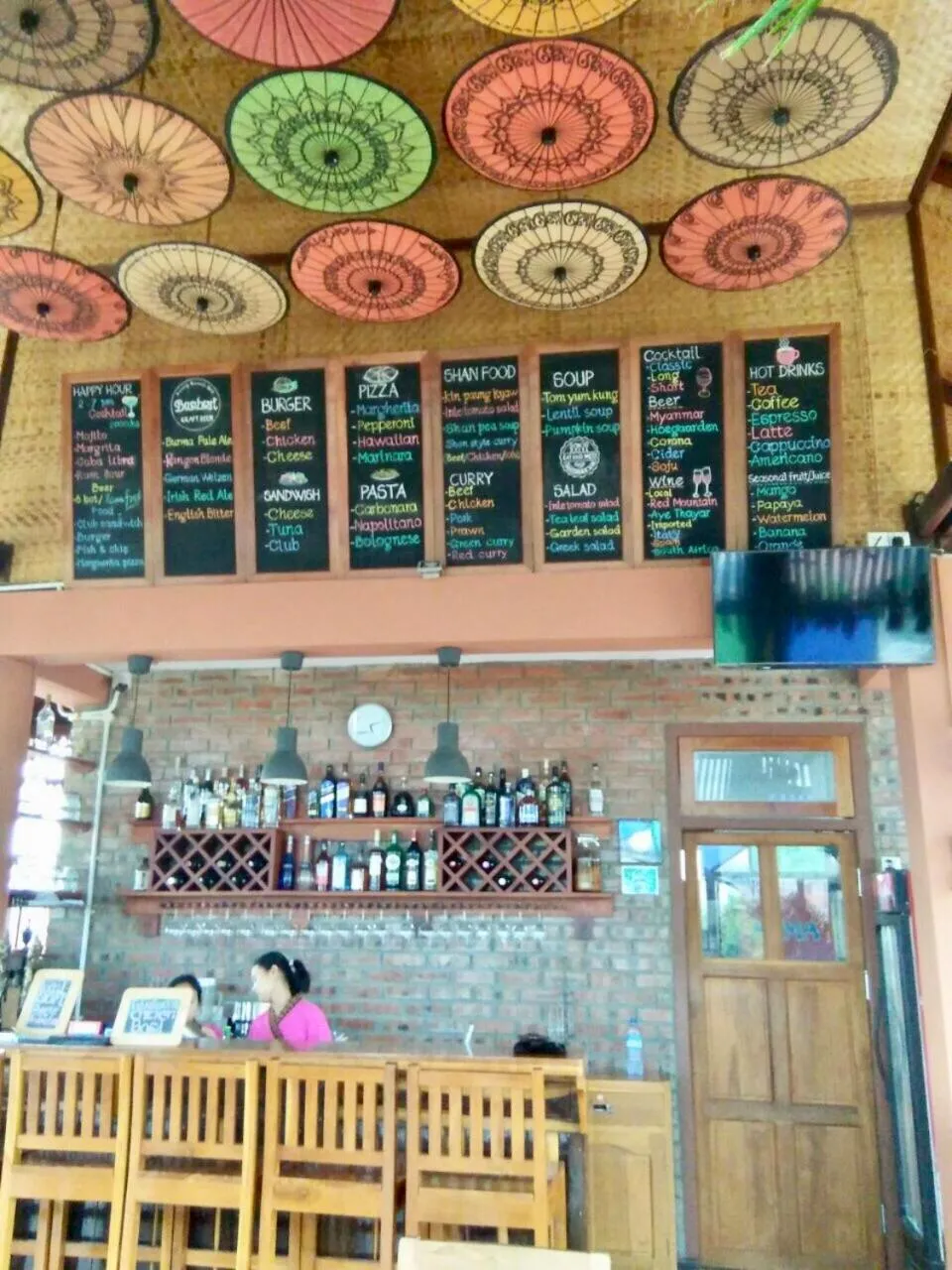 Lounge or bar in Inle Cottage Boutique Hotel