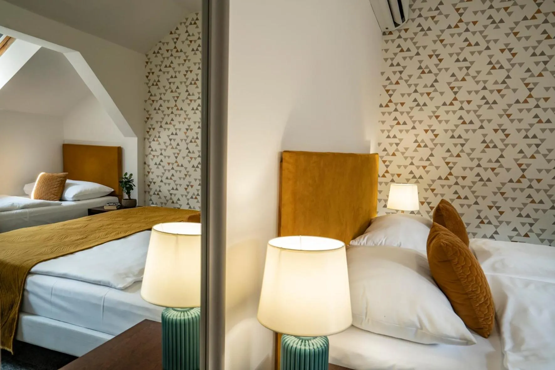 Photo of the whole room, Bed in Elisabeth Old Town