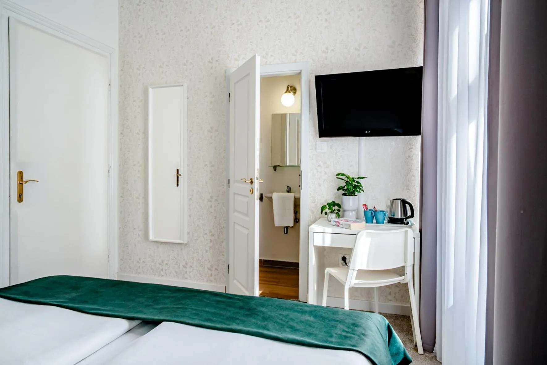 Photo of the whole room, Bed in Elisabeth Old Town