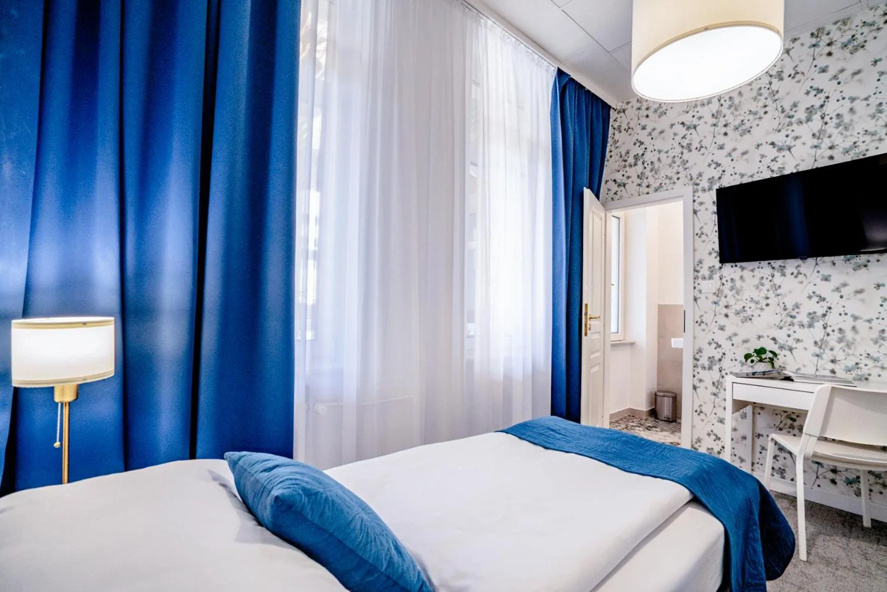 Photo of the whole room, Bed in Elisabeth Old Town