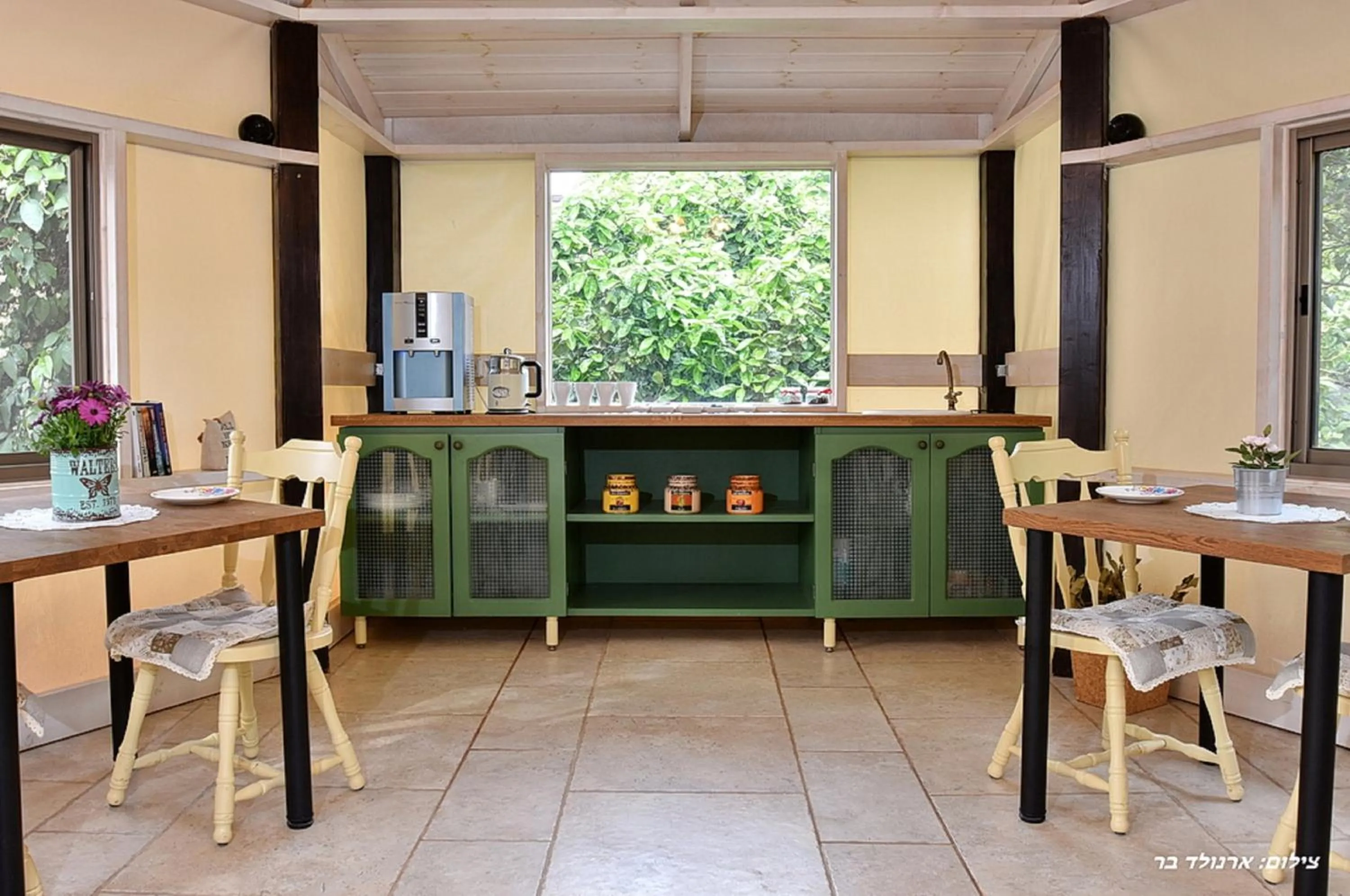 Restaurant/places to eat in Agama