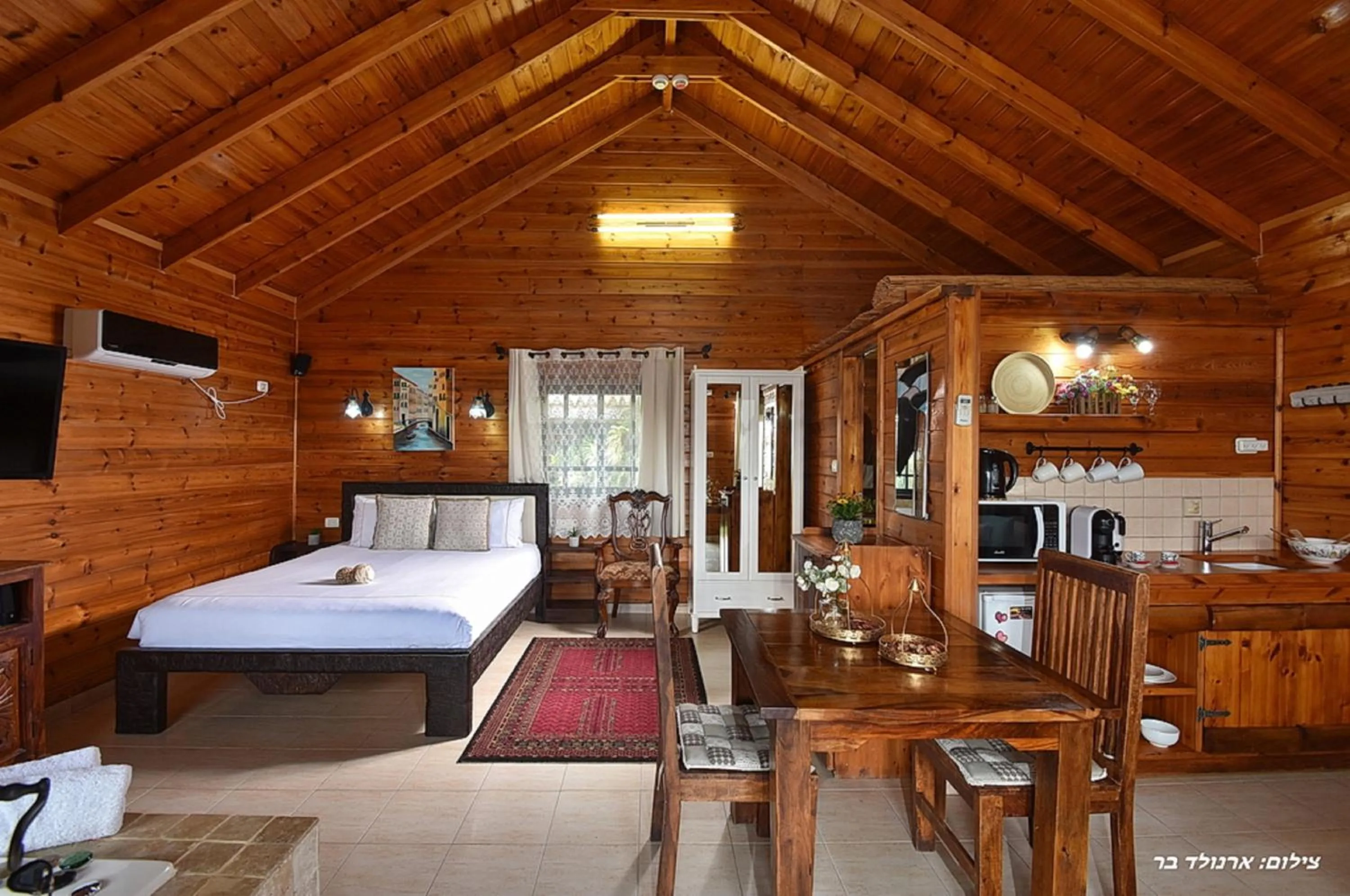 Photo of the whole room, Bed in Agama