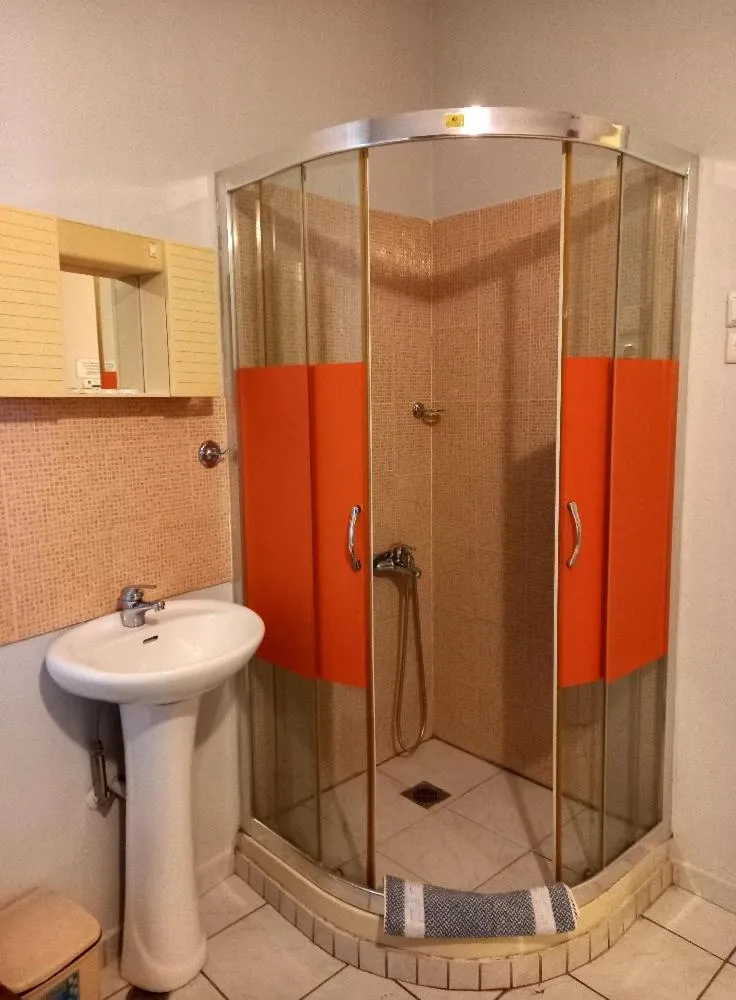 Shower in Hotel Korydallos