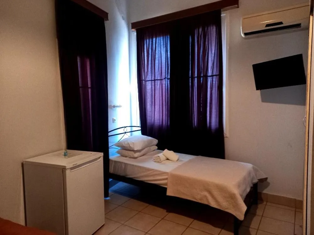 TV and multimedia, Bed in Hotel Korydallos