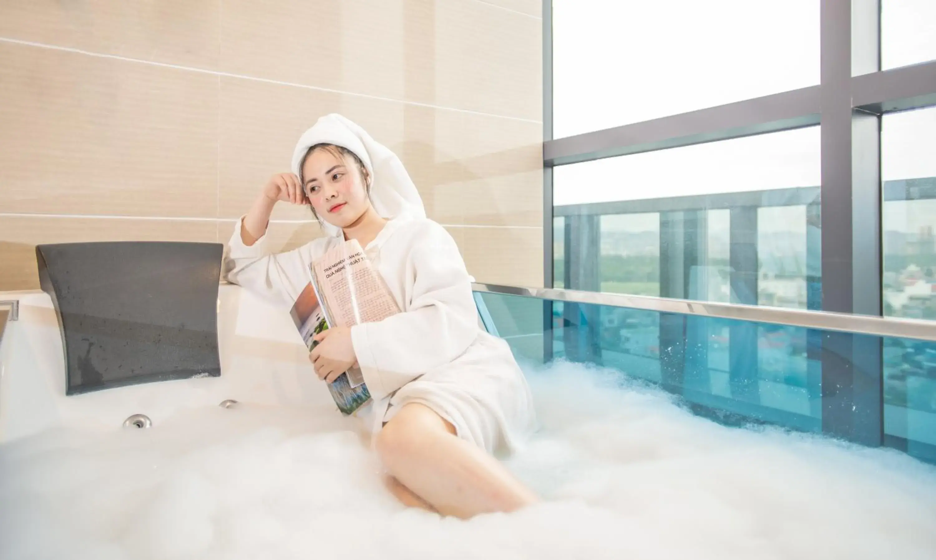 King Suite with Spa Bath - single occupancy in Bien Bac Hotel King Suite with Spa Bath - single occupancy in Bien Bac Hotel