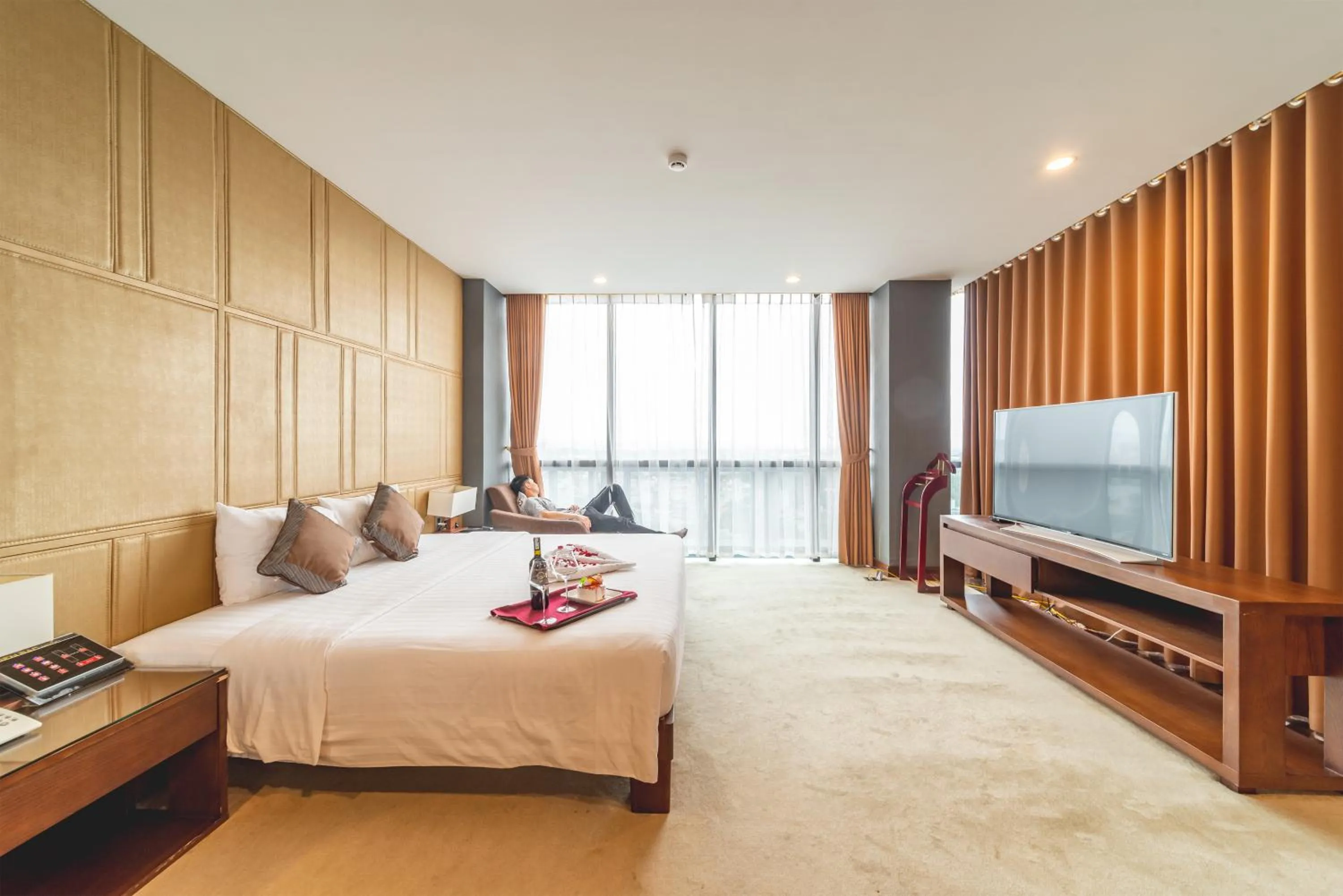 Bedroom, Bed in Bien Bac Hotel