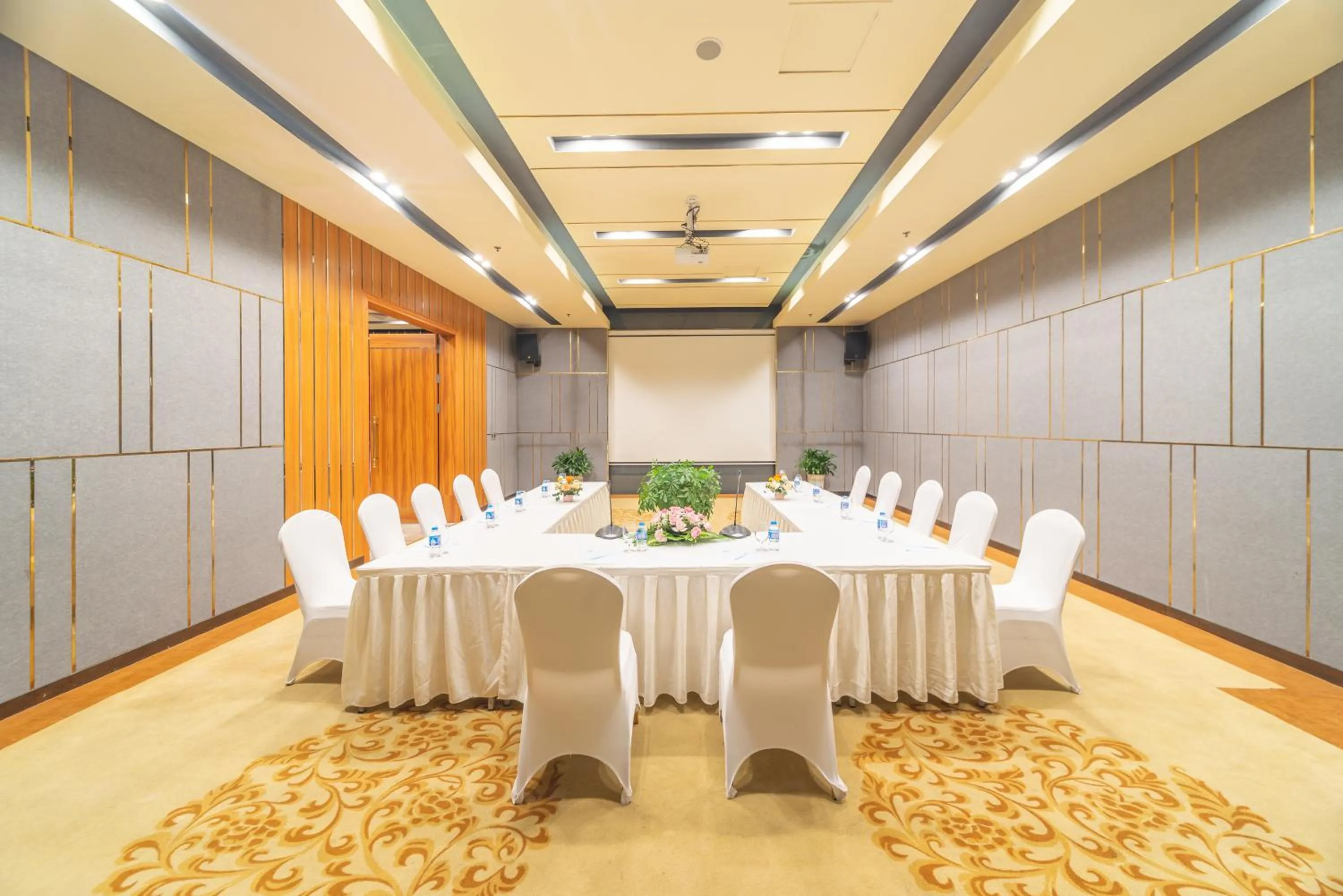 Meeting/conference room in Bien Bac Hotel