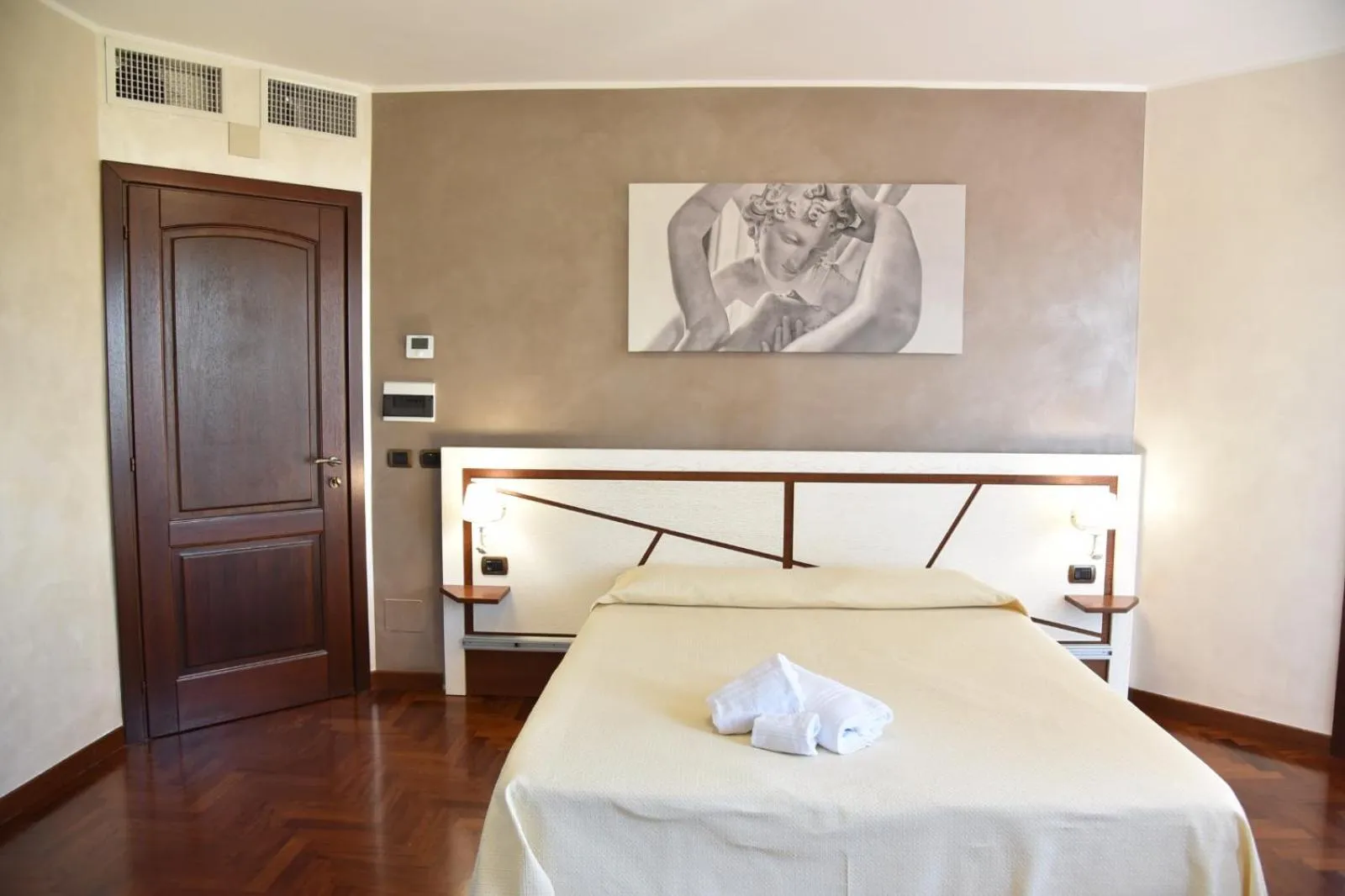 Bed in Hotel Sirio