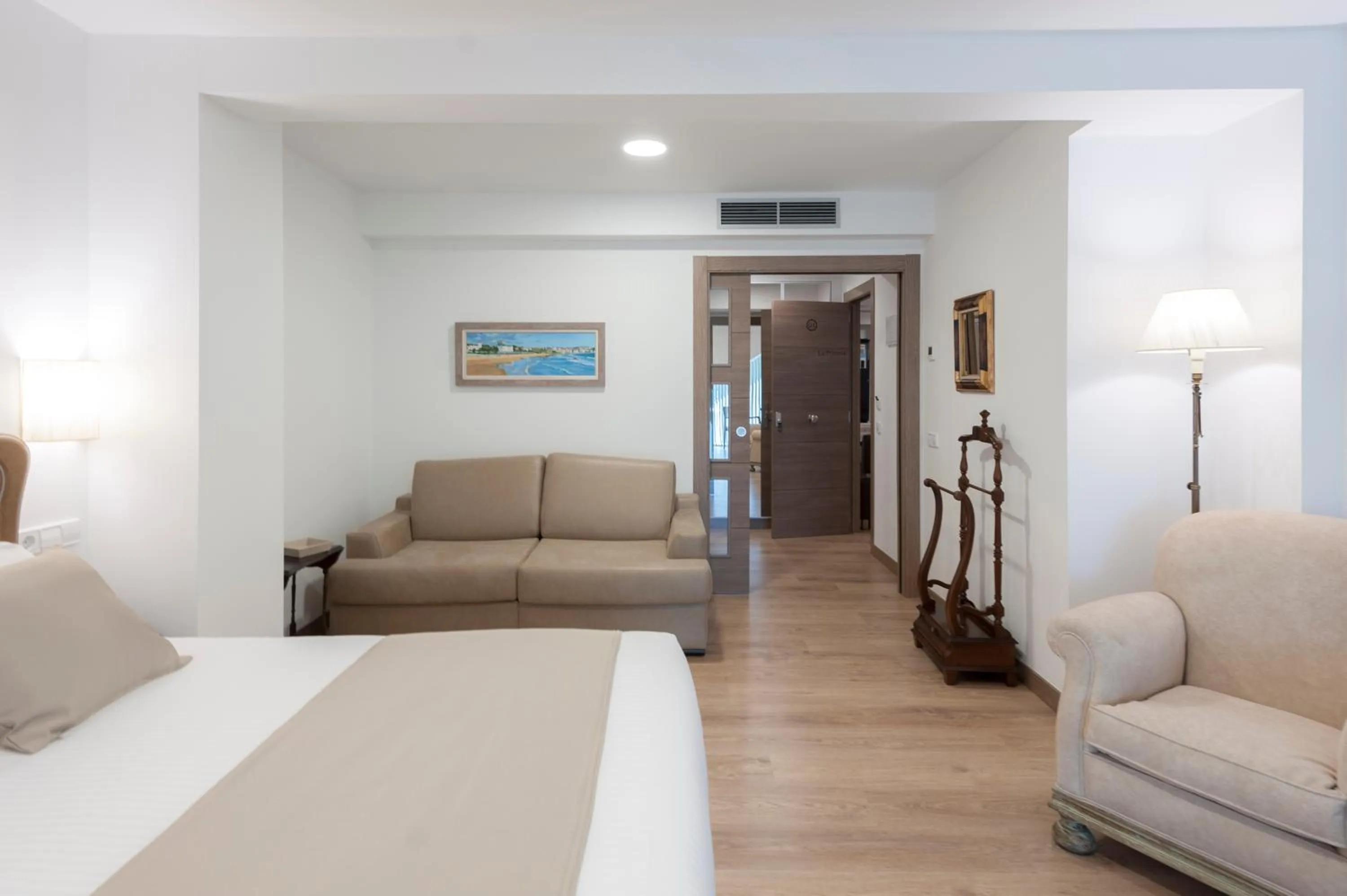 Living room, Bed in Suite Home Sardinero