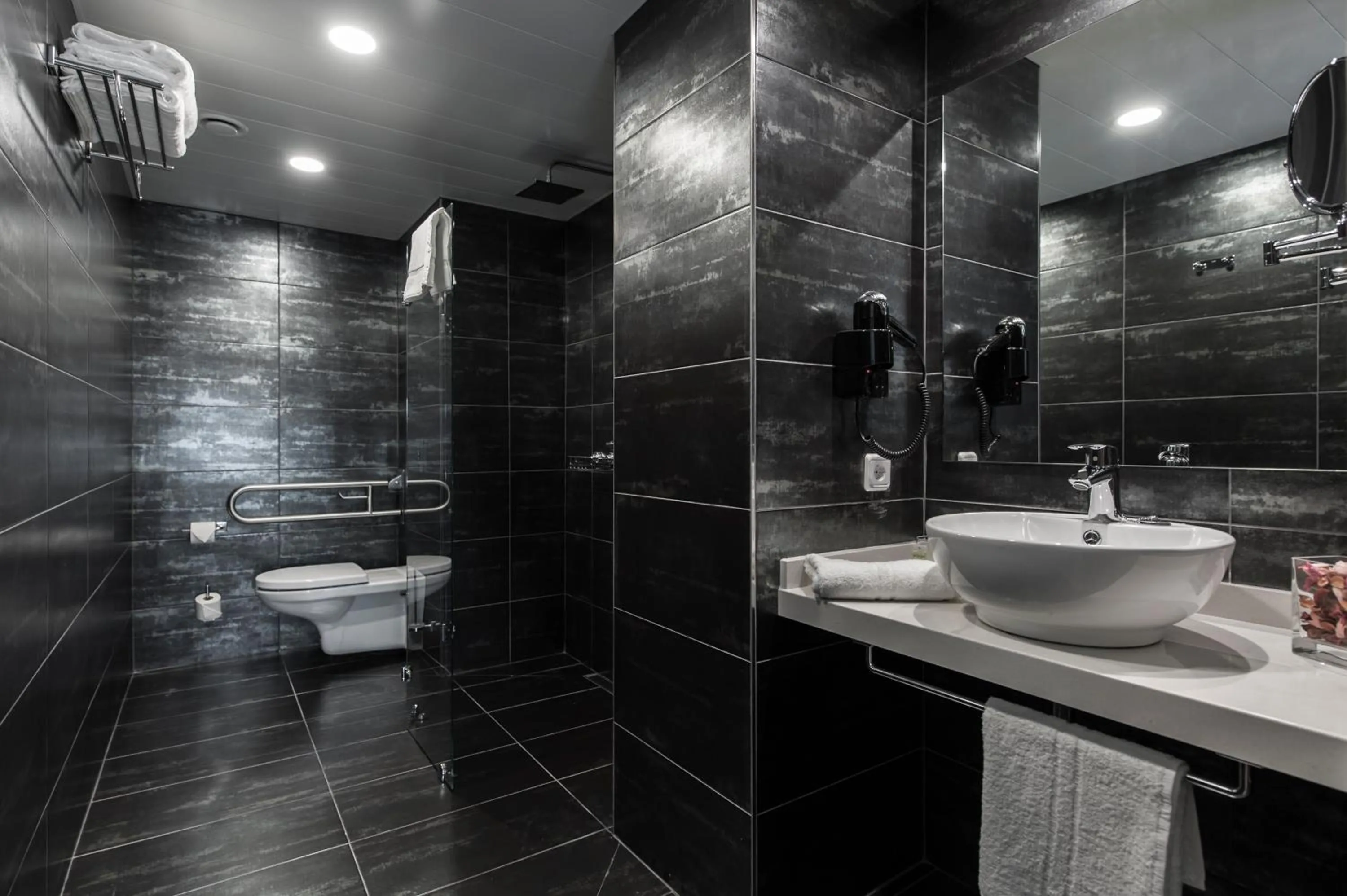 Bathroom in Suite Home Sardinero