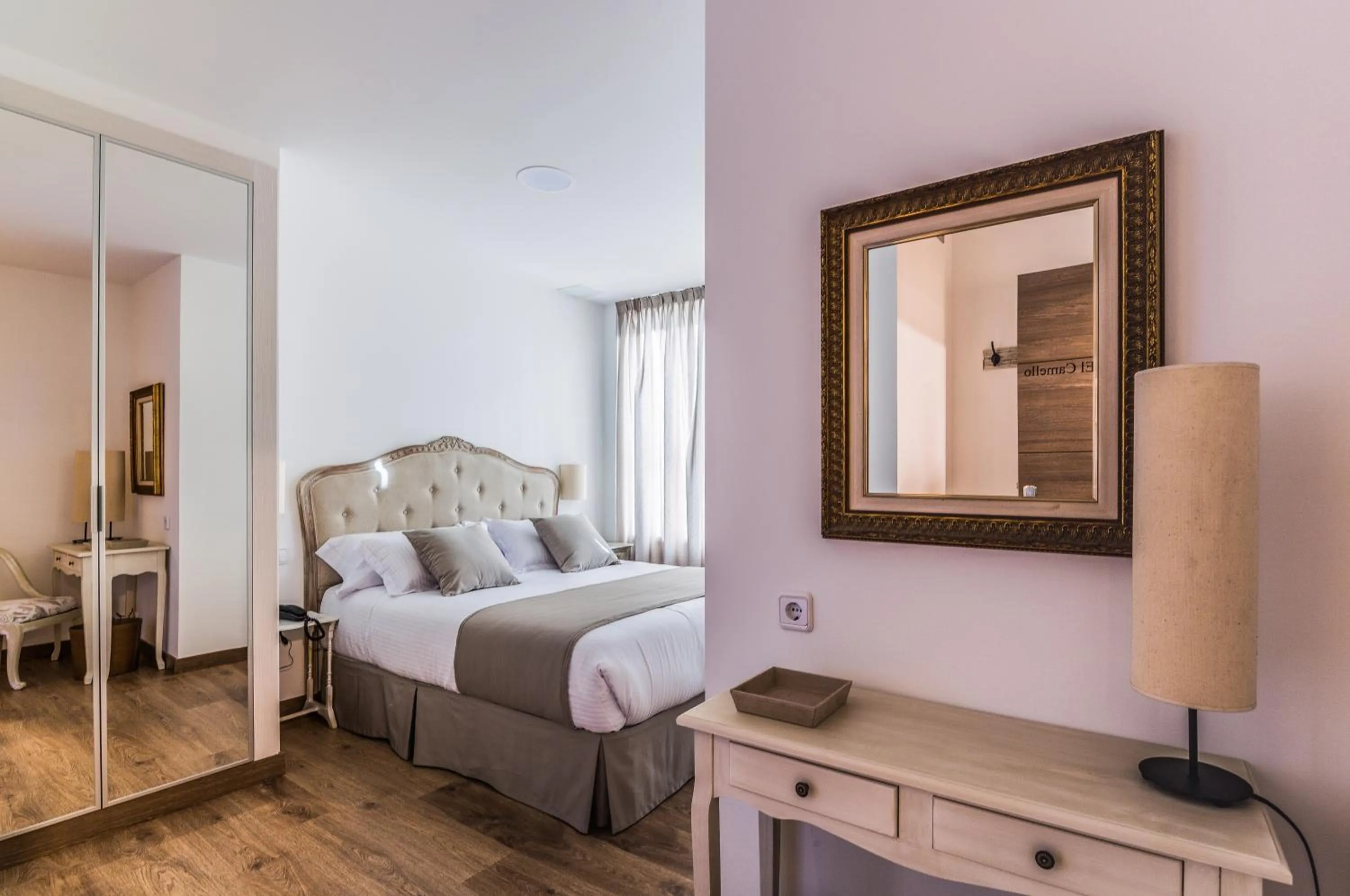 Photo of the whole room, Bed in Suite Home Sardinero