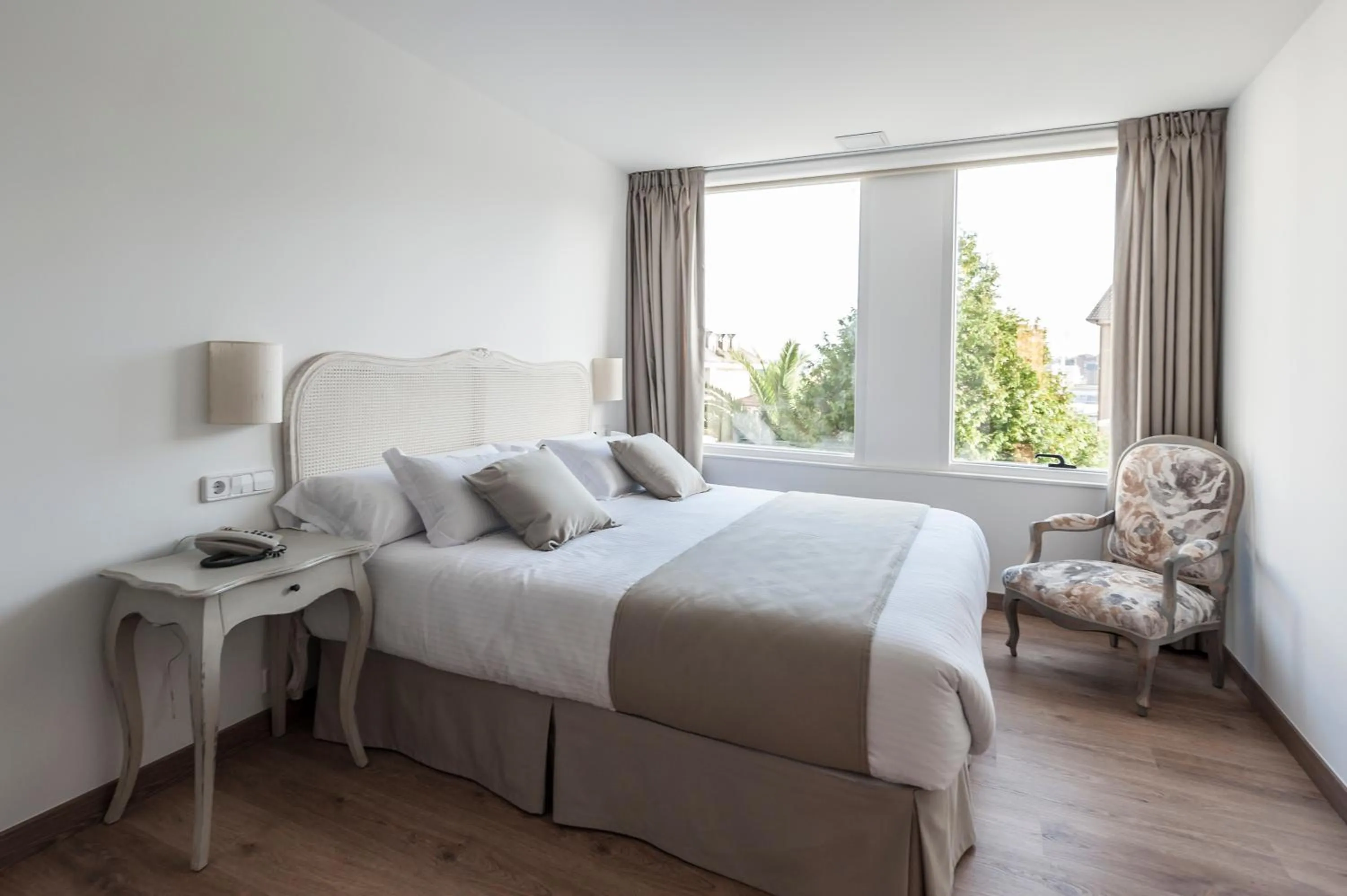 Bedroom, Bed in Suite Home Sardinero