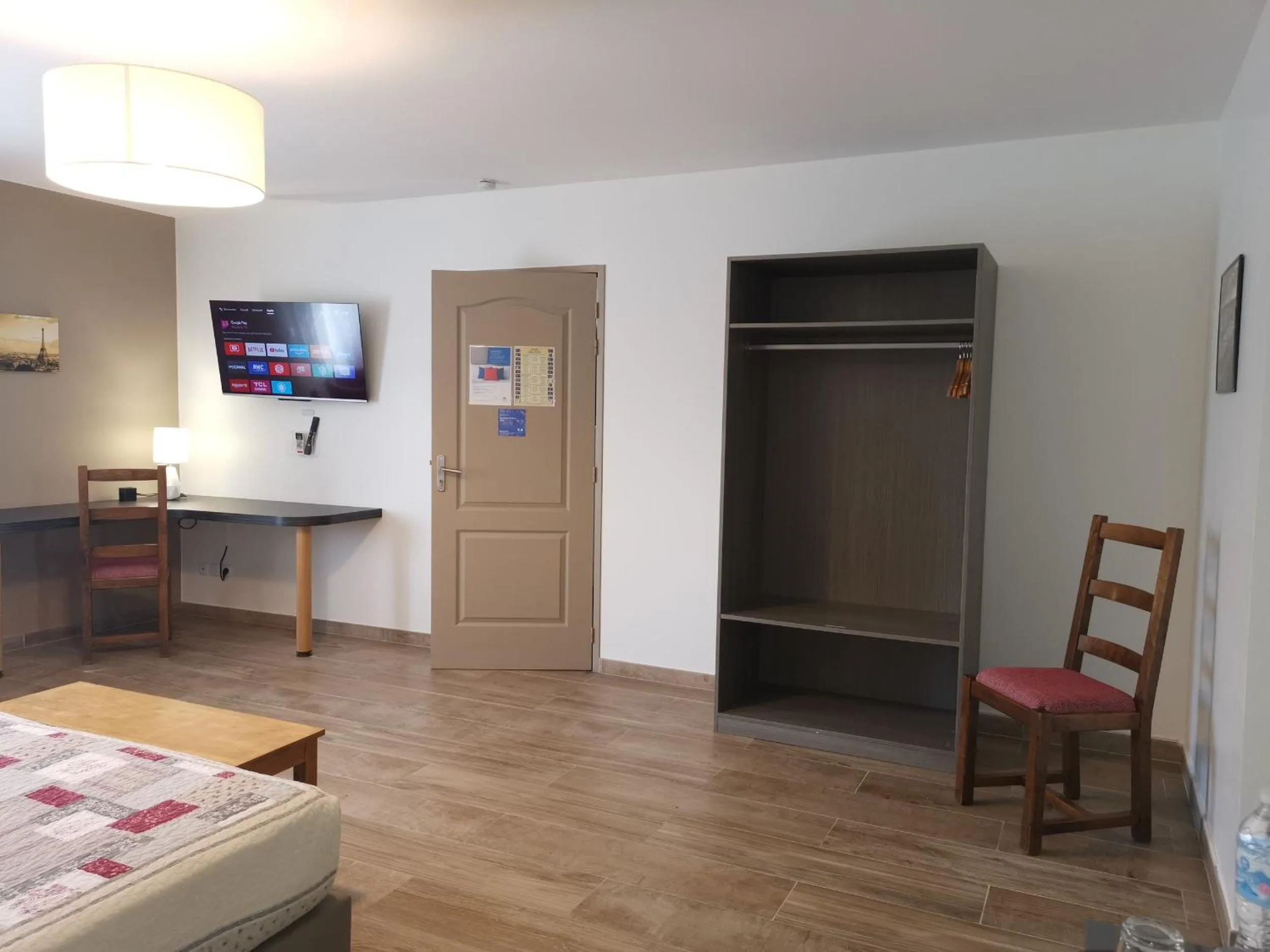 Communal lounge/ TV room, Bed in Chambres d'hôtes GIDY