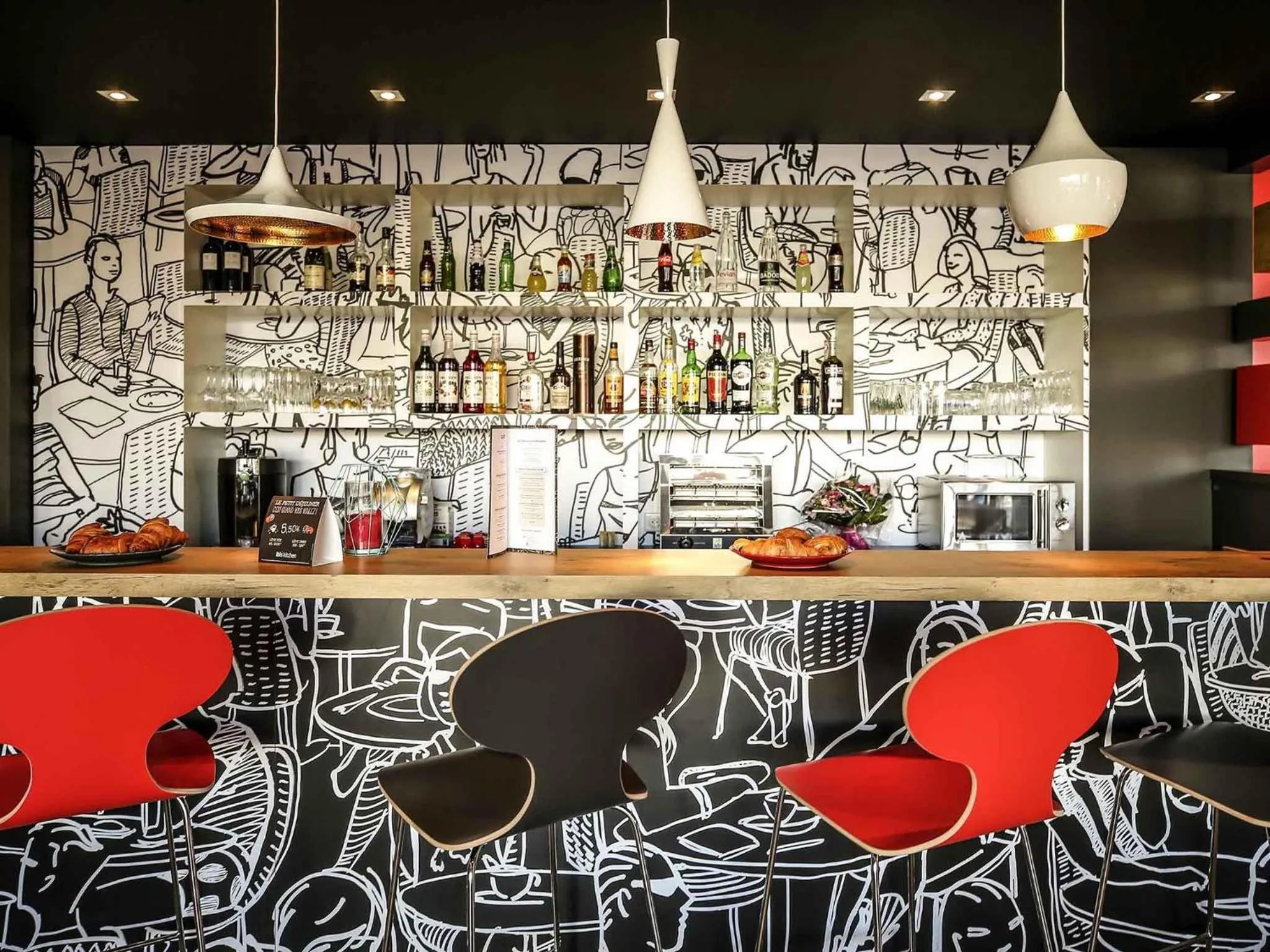 Property building in Ibis Niort Est Mendes France