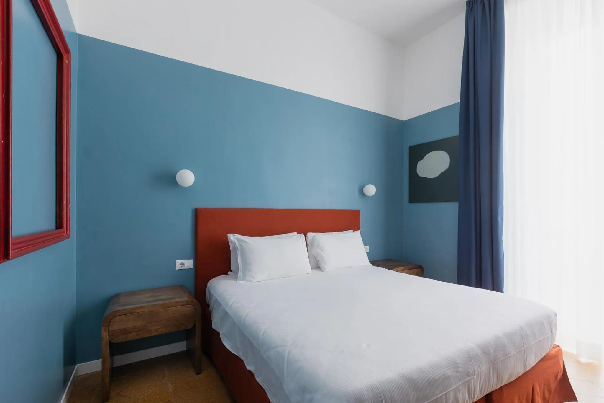 Bedroom, Bed in Passepartout