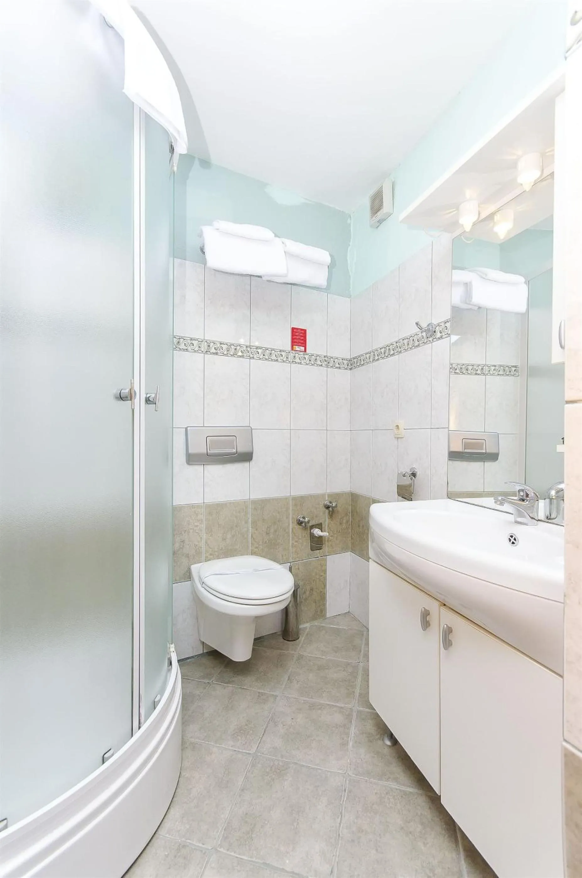 Toilet in Palace Derossi