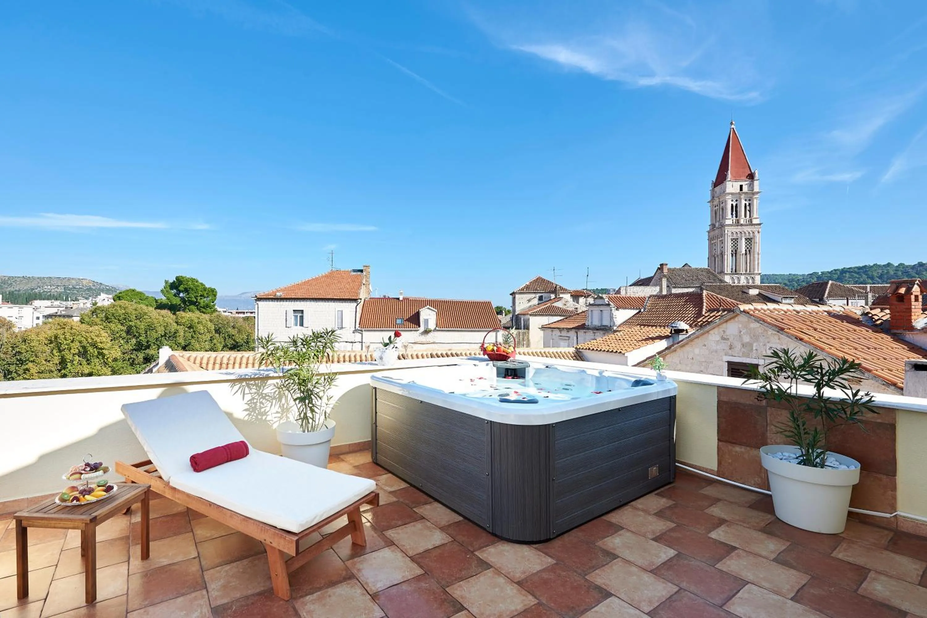 Hot Tub in Palace Derossi