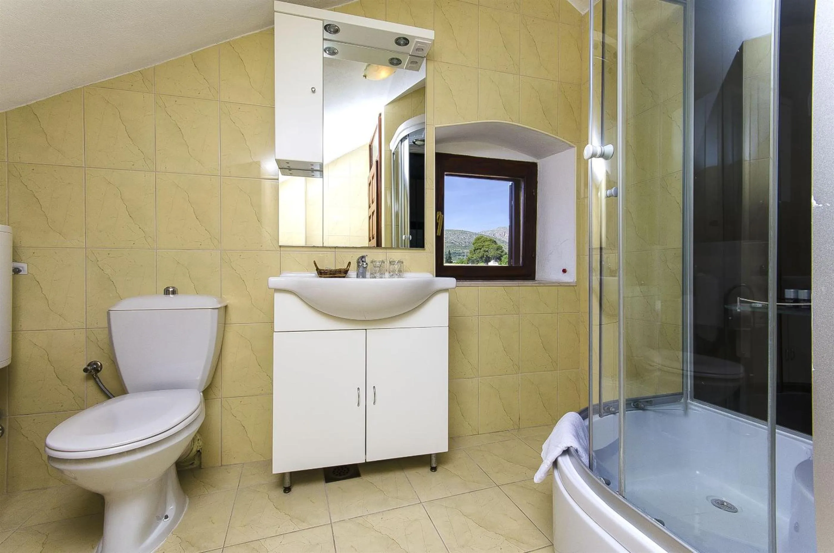 Toilet in Palace Derossi