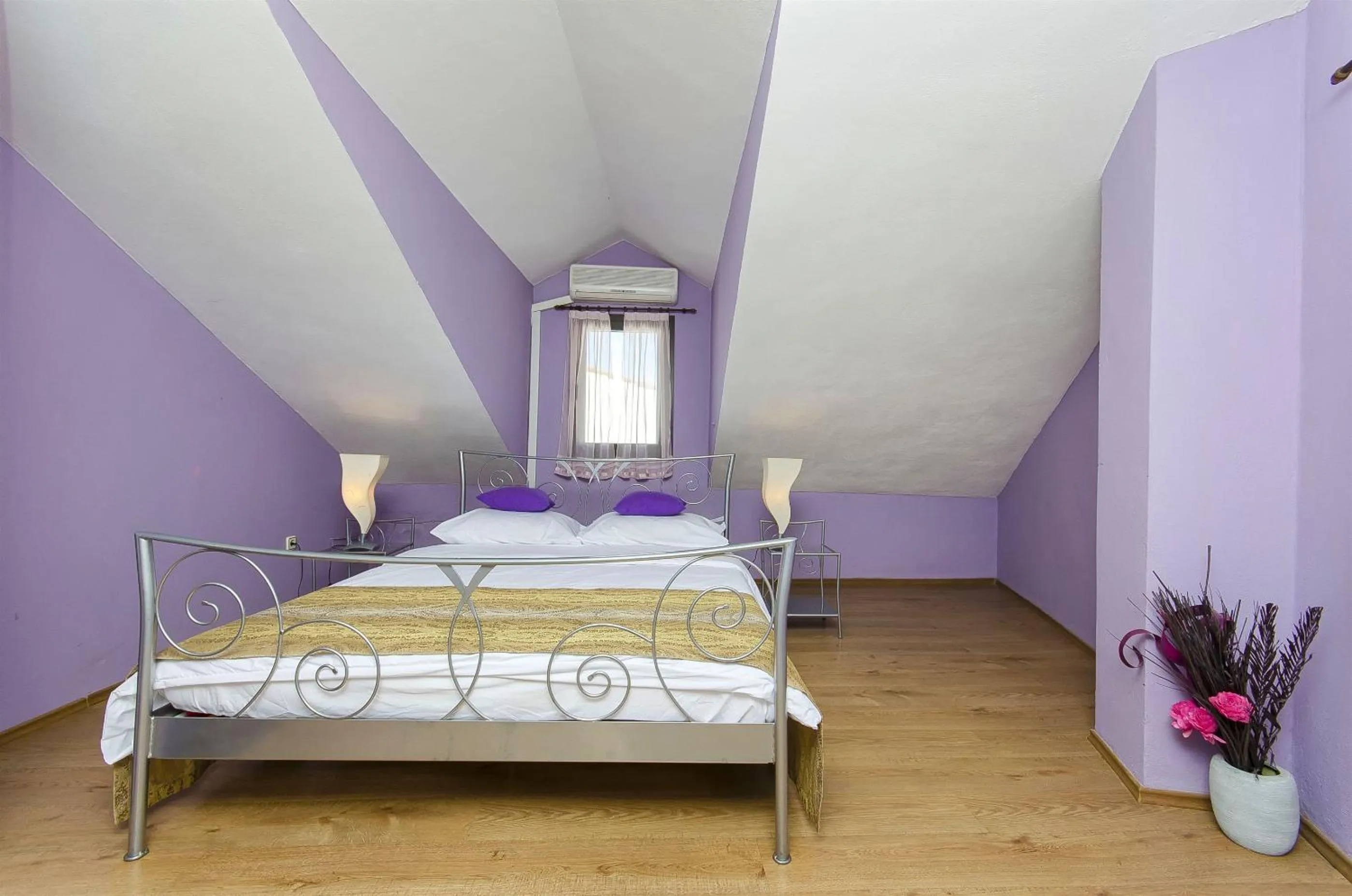 Bedroom, Bed in Palace Derossi