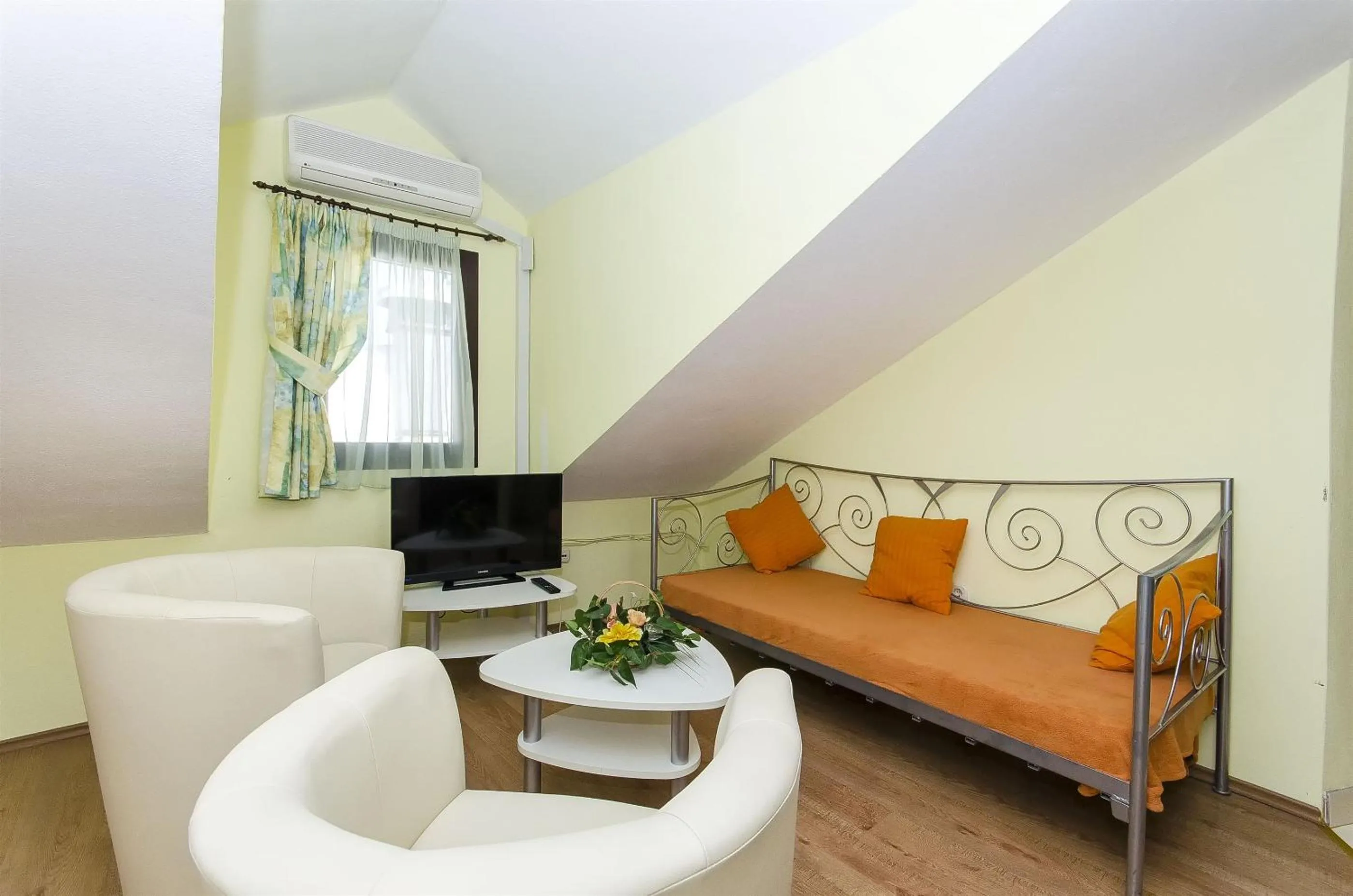 Living room in Palace Derossi