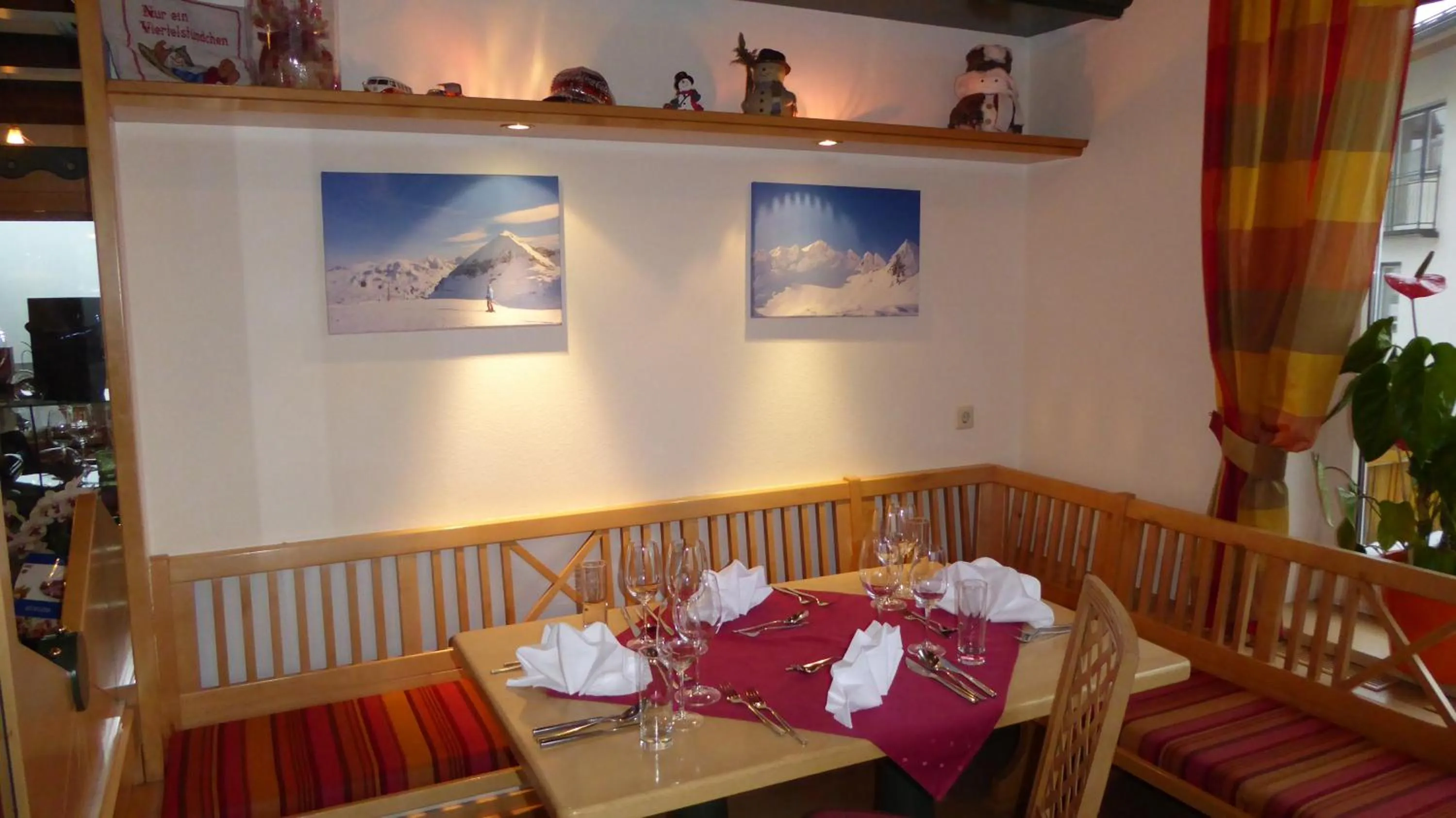 Restaurant/places to eat in Hotel Mosermandl