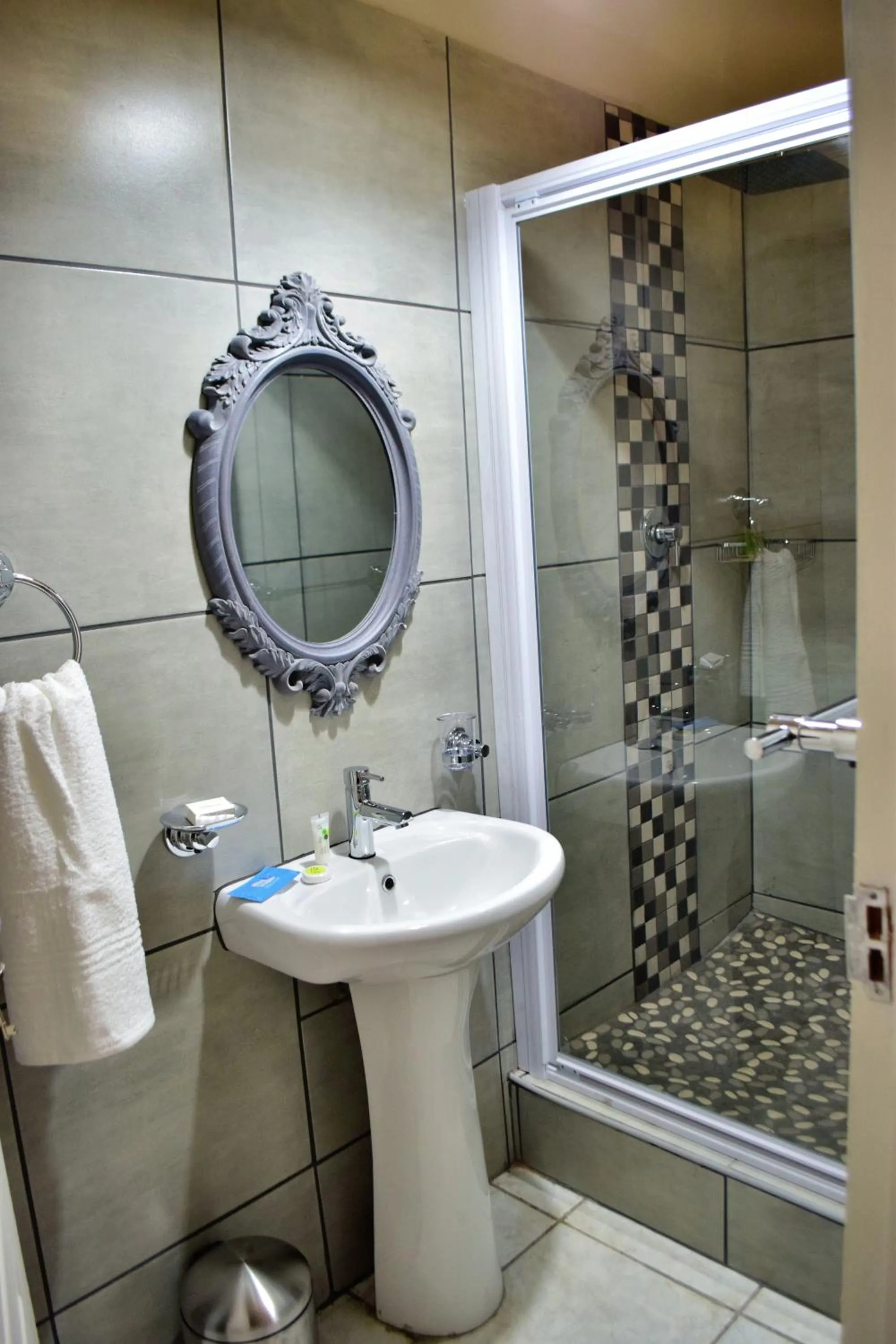 Shower in Zonnevanger Guesthouse