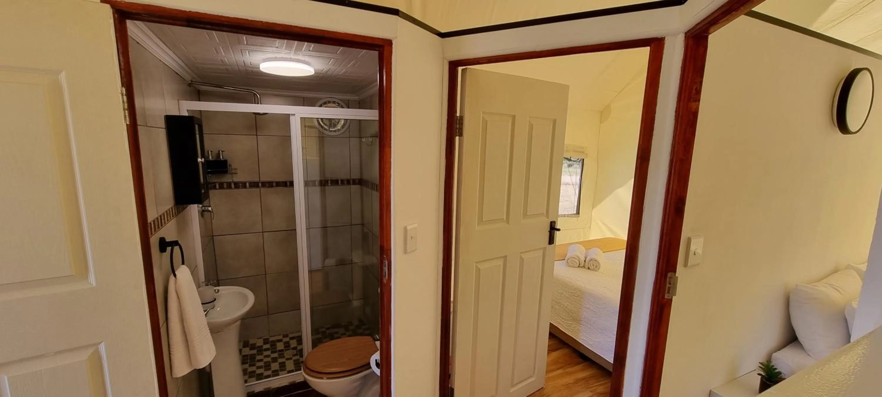 Shower in Zonnevanger Guesthouse