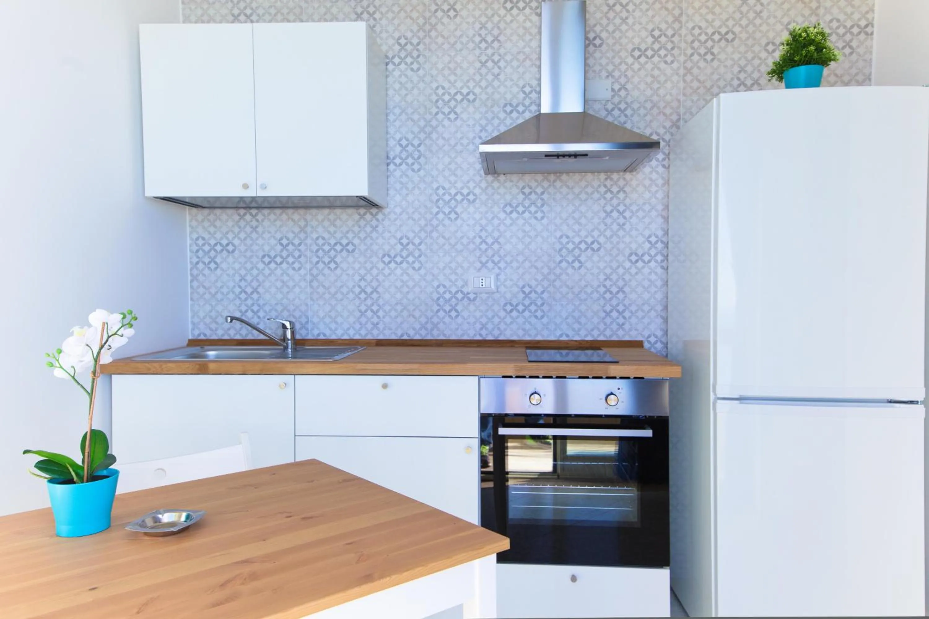 Kitchen or kitchenette in On the beach Sea-view&Kitchen In Room