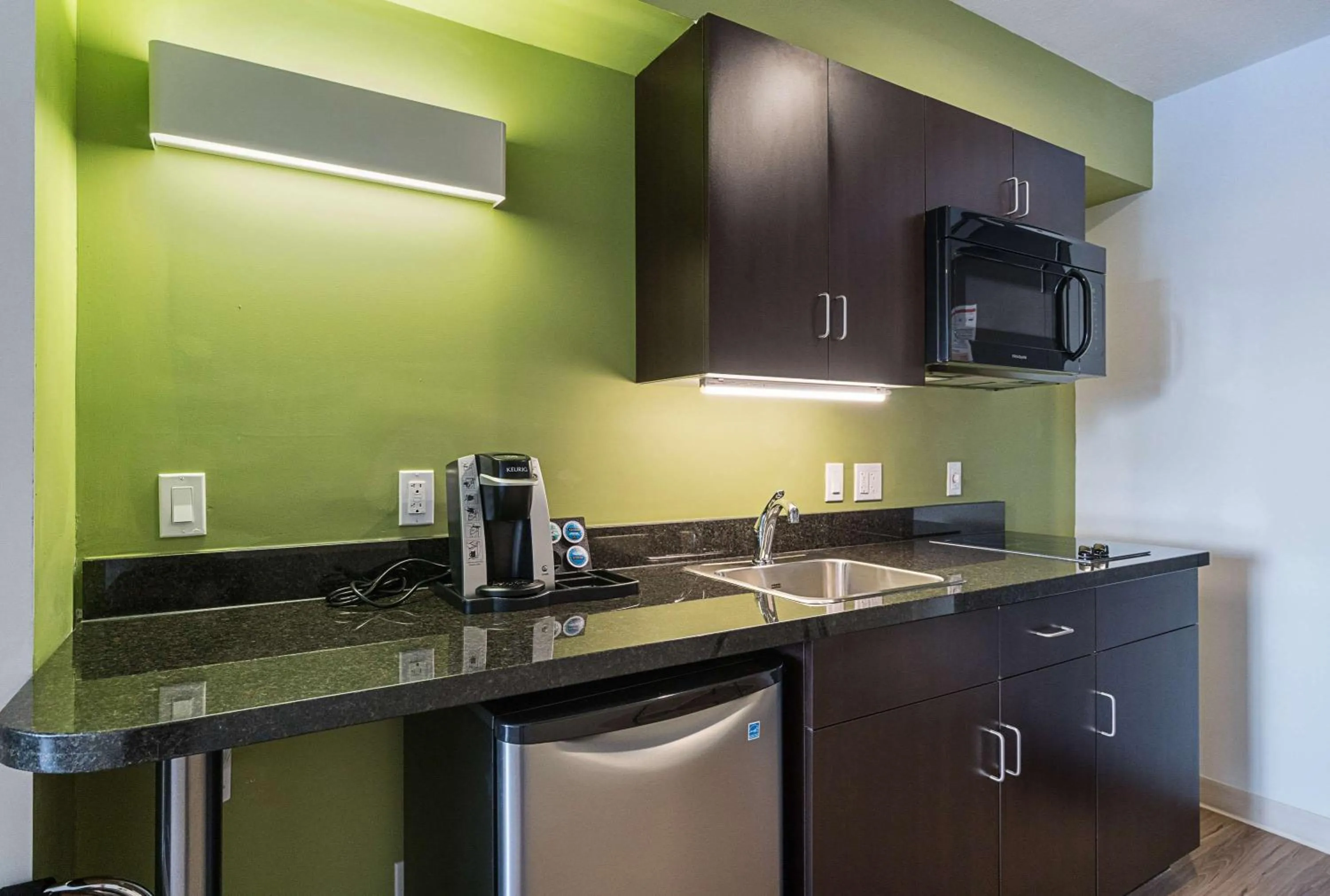 Kitchen or kitchenette, Kitchen/Kitchenette in Studio 6 Bruderheim, AB