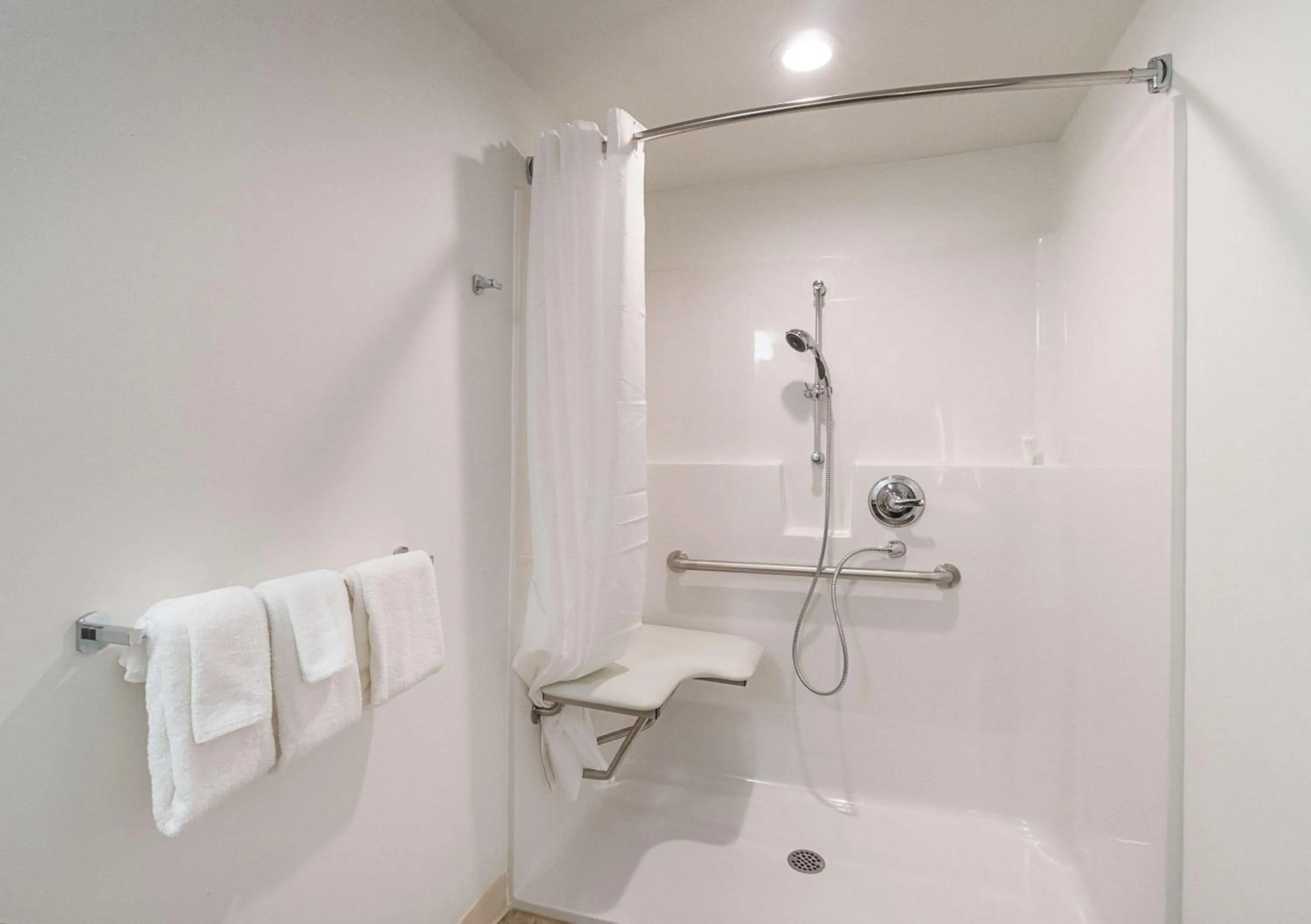 Shower, Bathroom in Studio 6 Bruderheim, AB