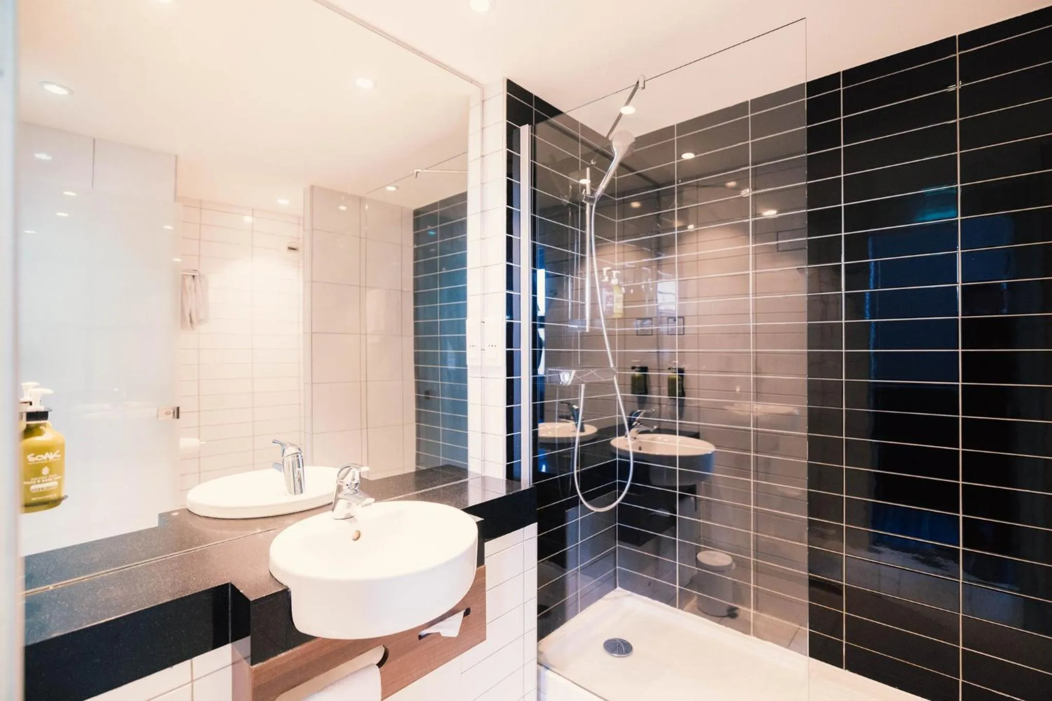 Bathroom in Holiday Inn Express Lille Centre by IHG