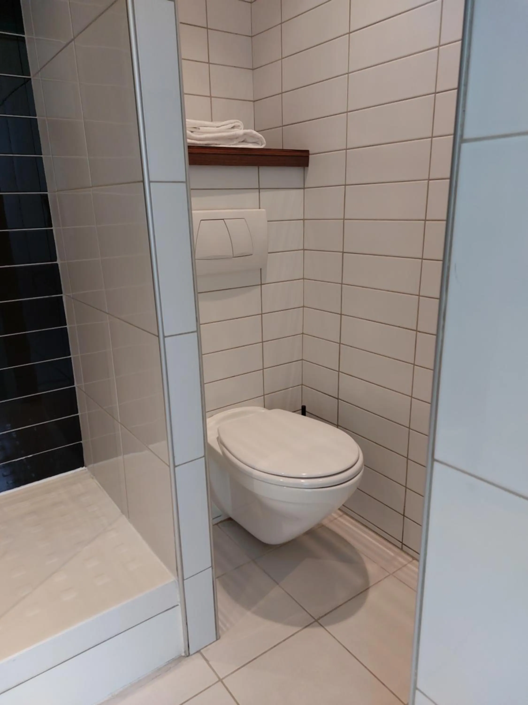 Toilet in Holiday Inn Express Lille Centre by IHG