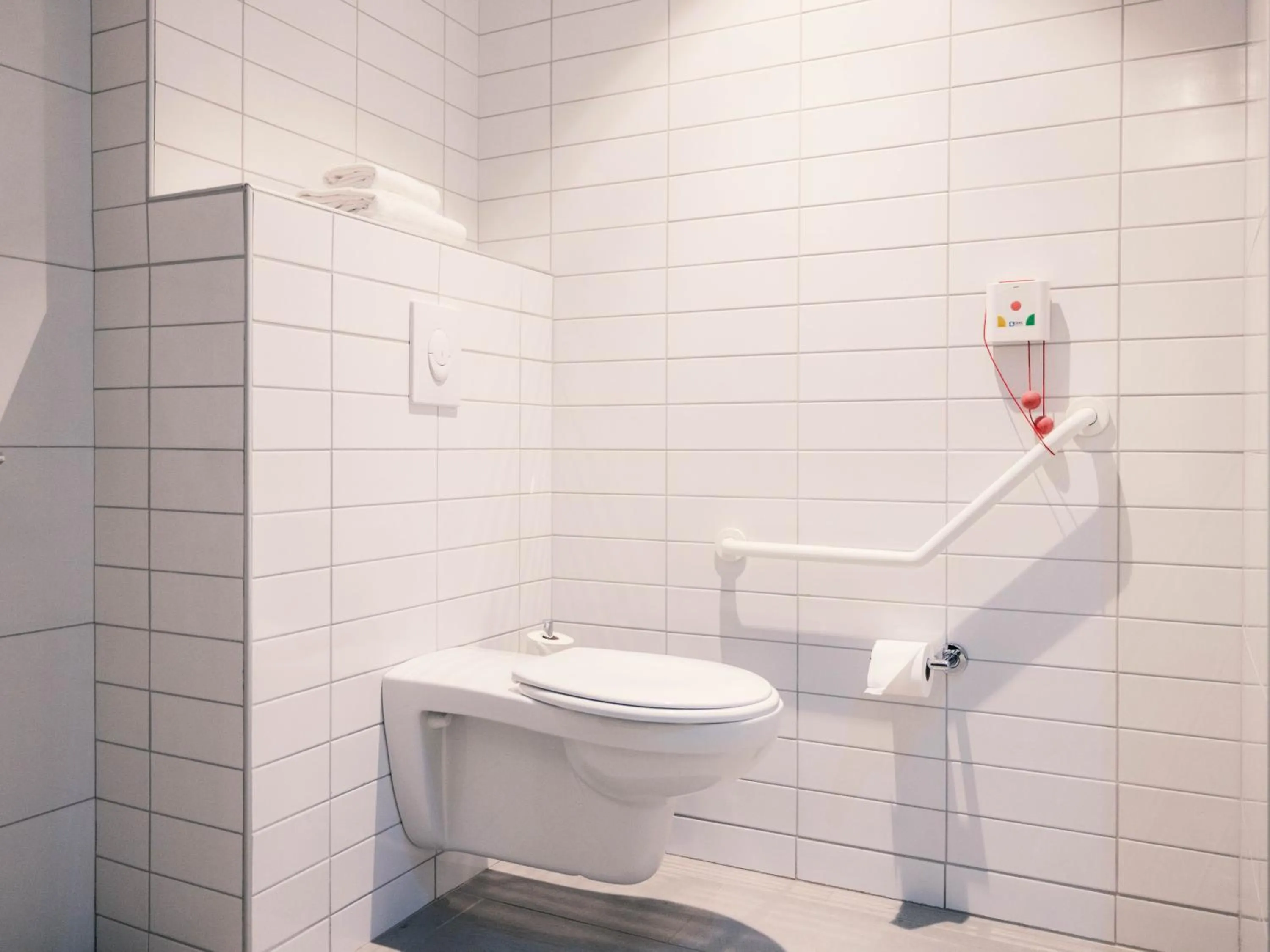 Toilet in Holiday Inn Express Lille Centre by IHG