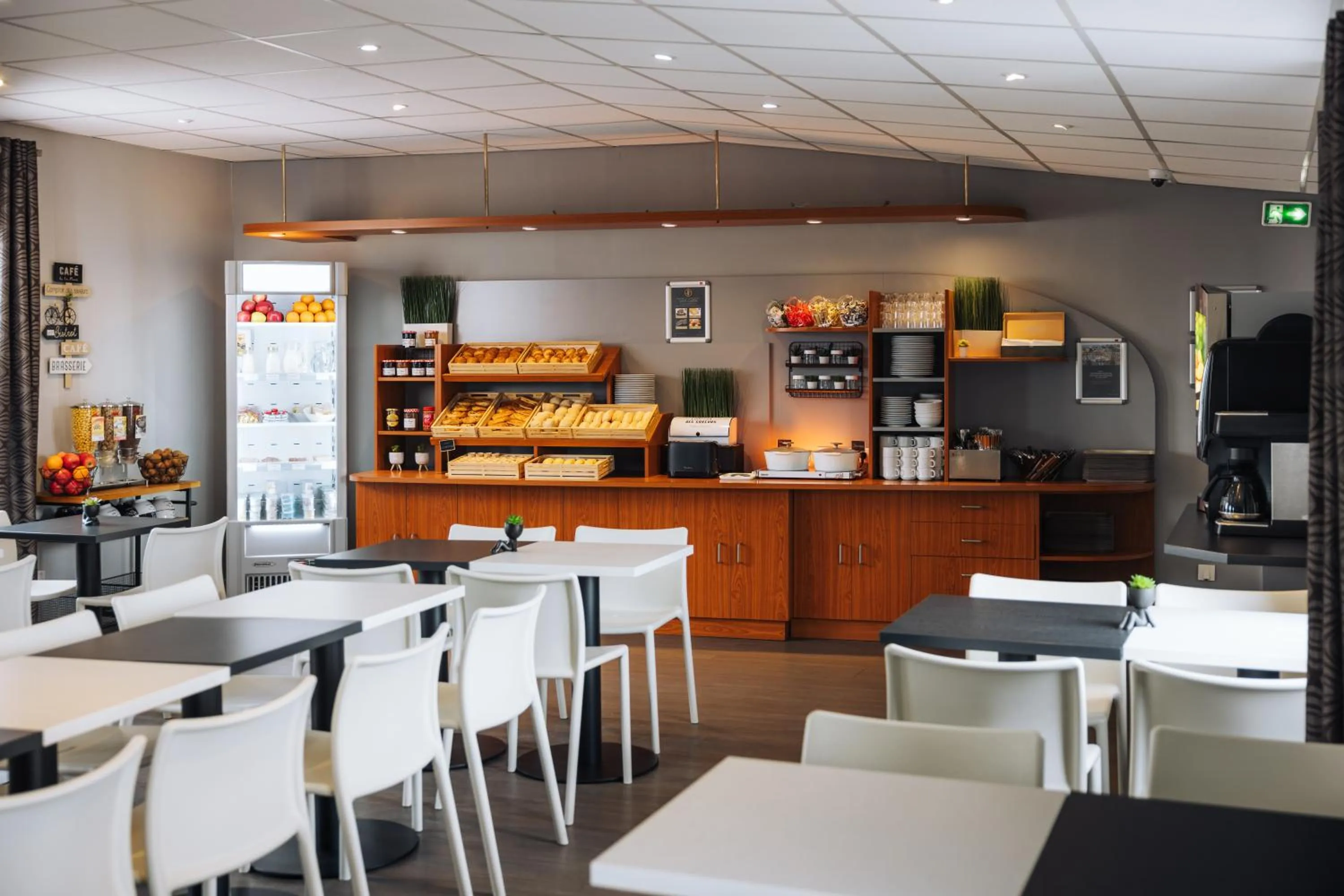 Restaurant/places to eat in Hotel Chagnot