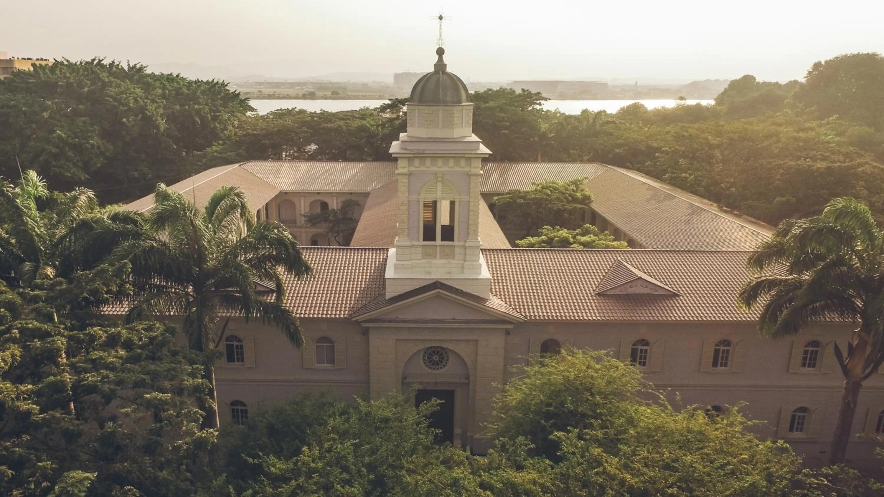 Facade/entrance in Hotel del Parque