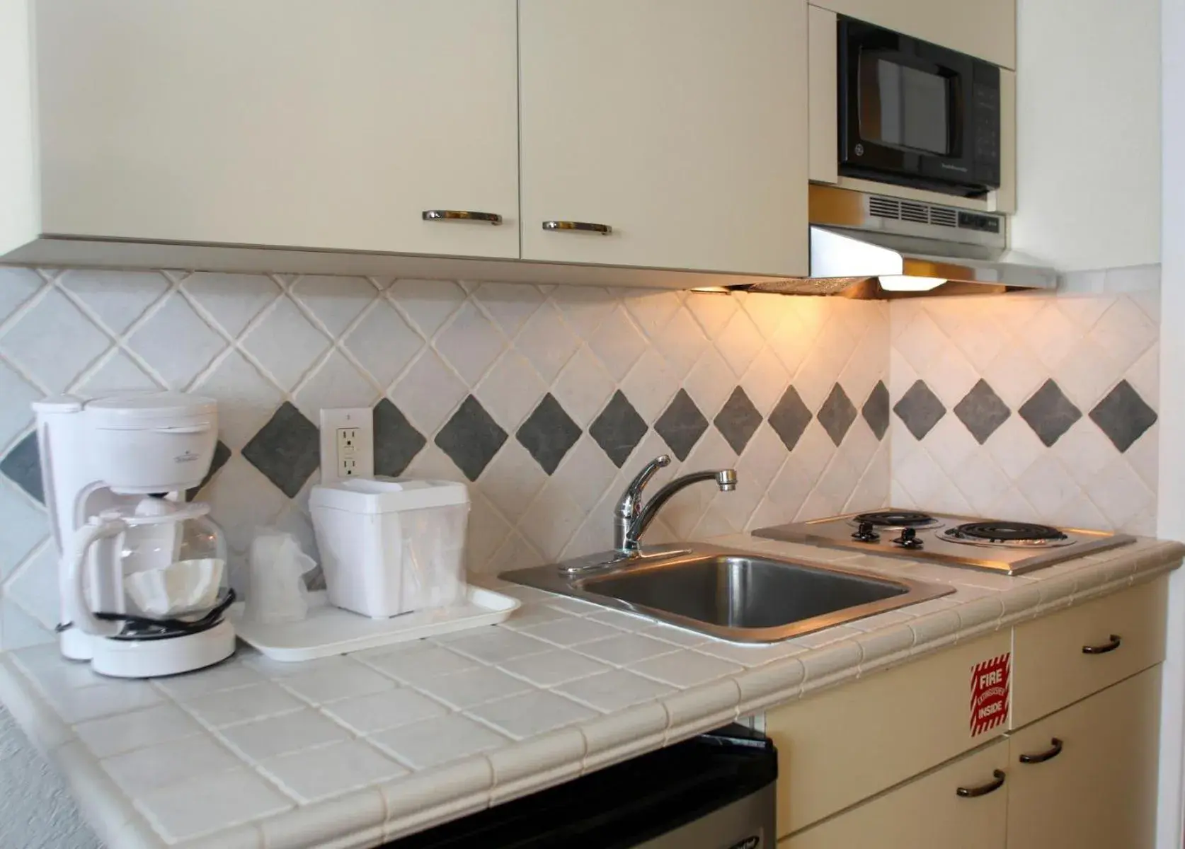 Type E (King w/Kitchen) - Pool/Oceanview Suite in Crusader Oceanfront Resort Type E (King w/Kitchen) - Pool/Oceanview Suite in Crusader Oceanfront Resort