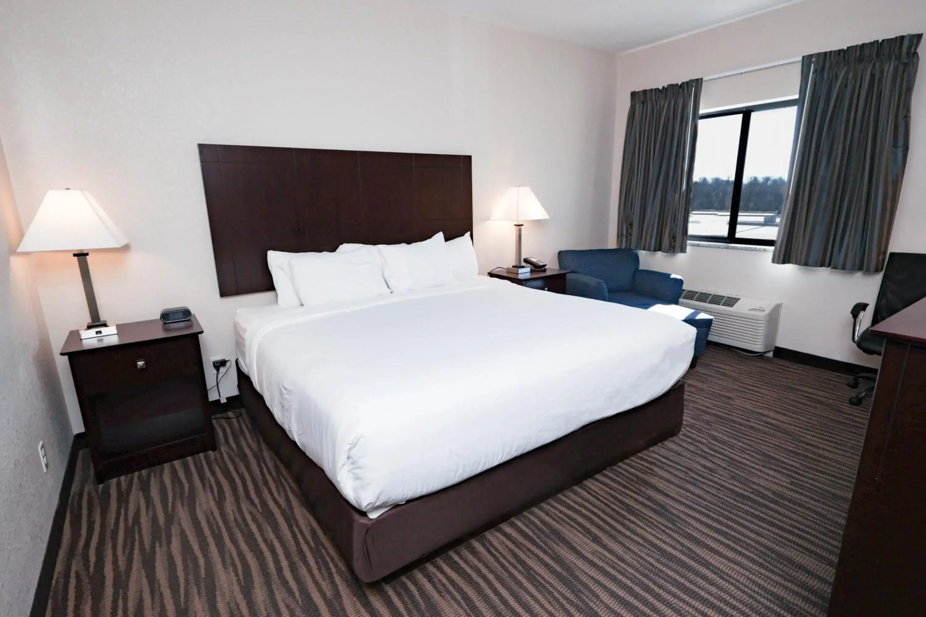 King Room - Disability Access in Cobblestone Inn & Suites Maryville King Room - Disability Access in Cobblestone Inn & Suites Maryville