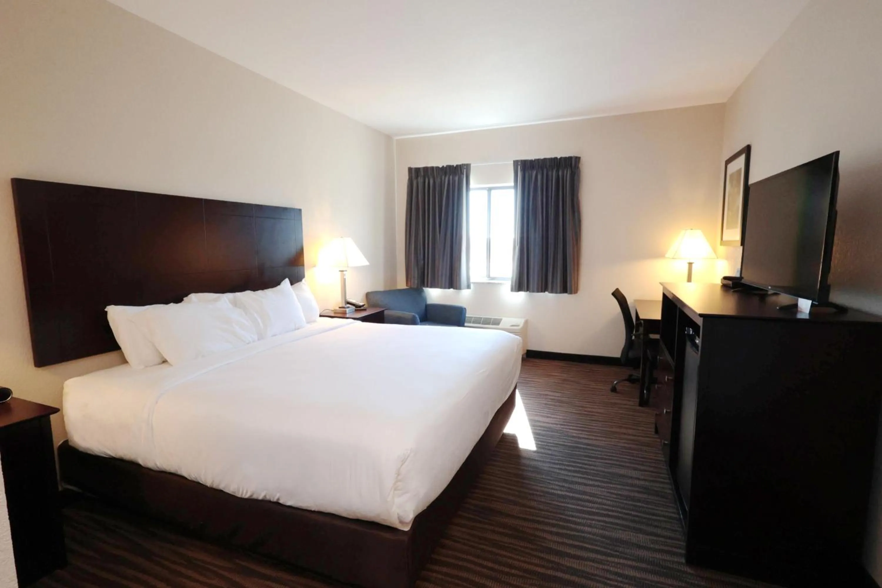 Bedroom, Bed in Cobblestone Inn & Suites Maryville