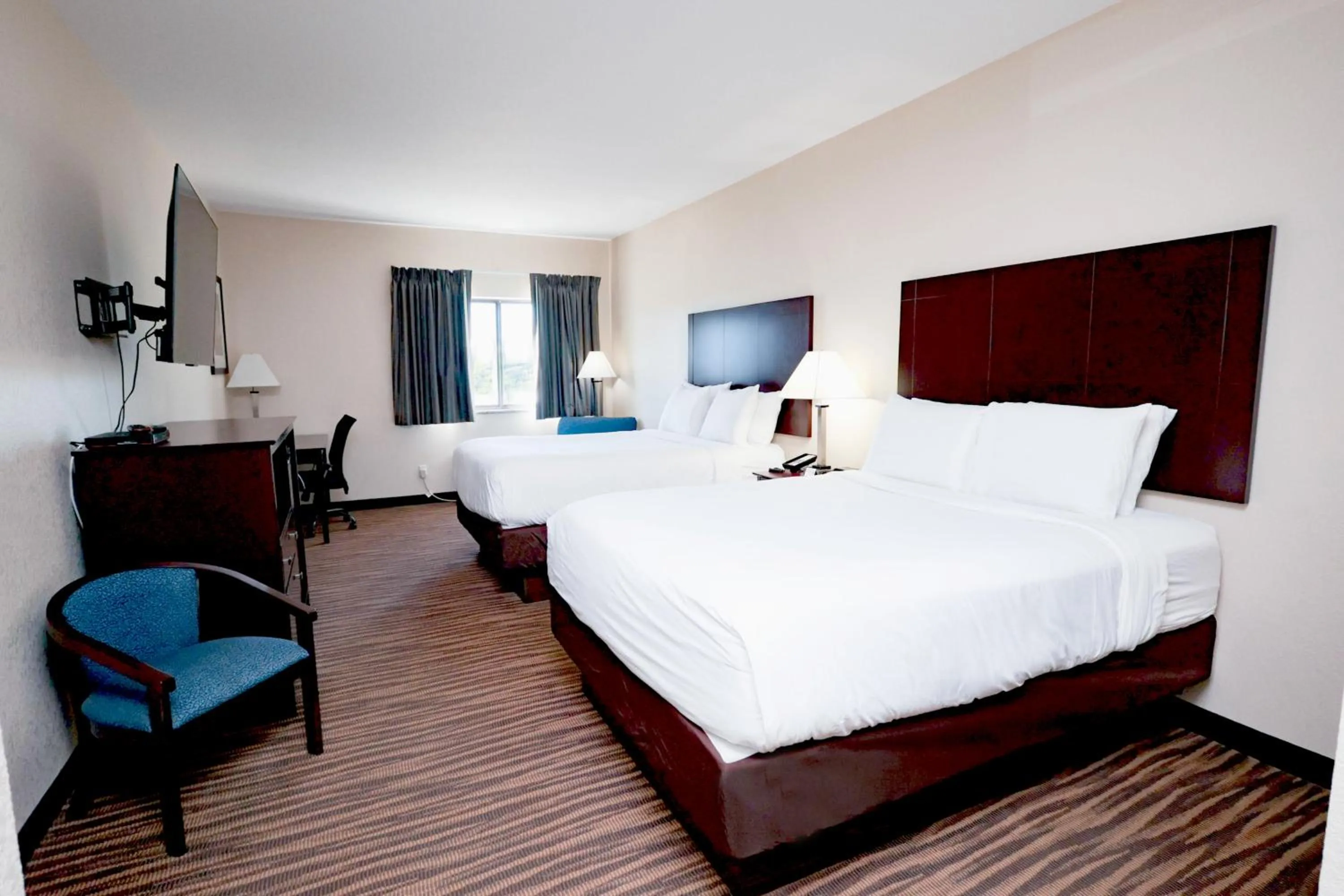 TV and multimedia, Bed in Cobblestone Inn & Suites Maryville