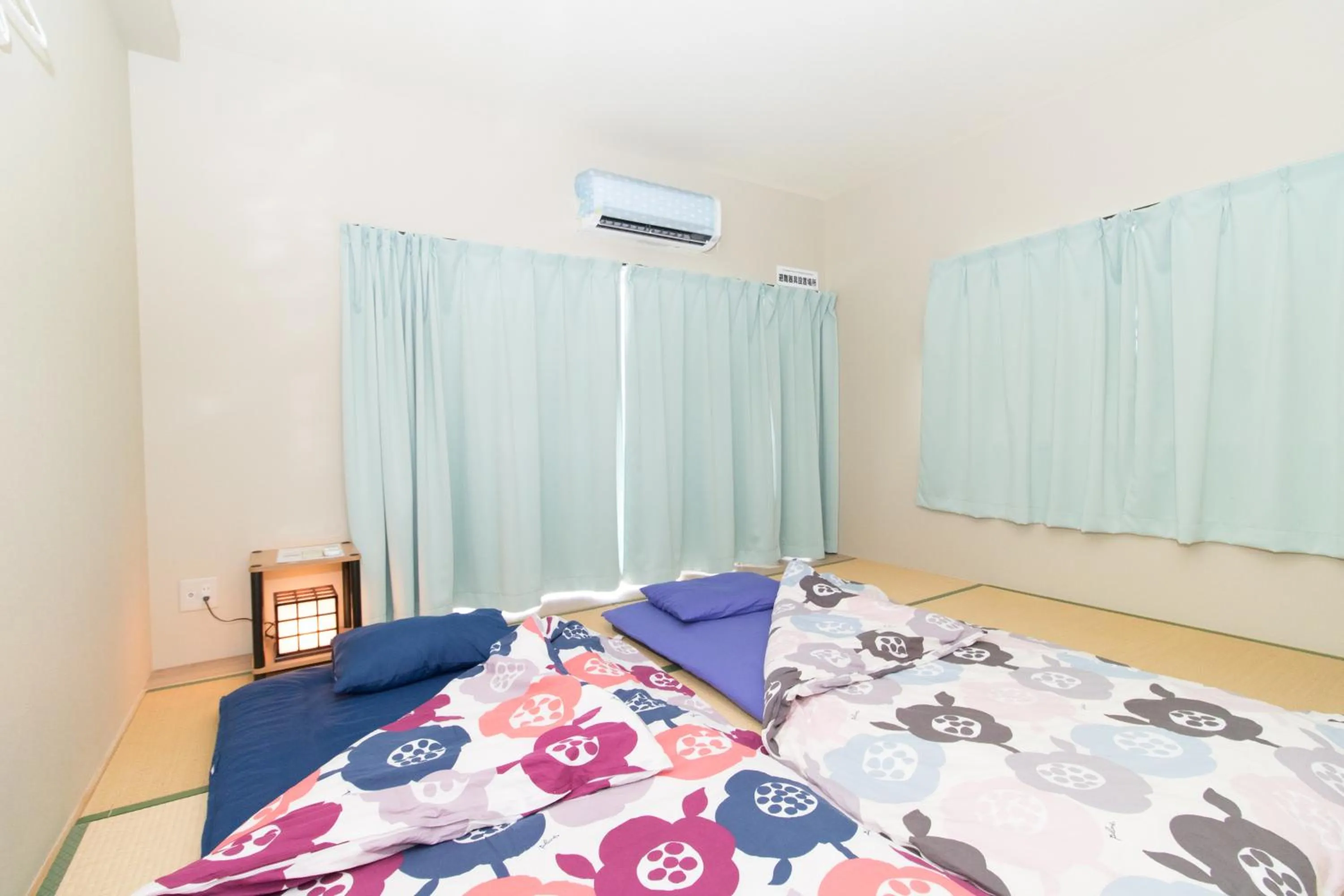 Photo of the whole room, Bed in Yadocafe Chelsea's Rainbow B&B