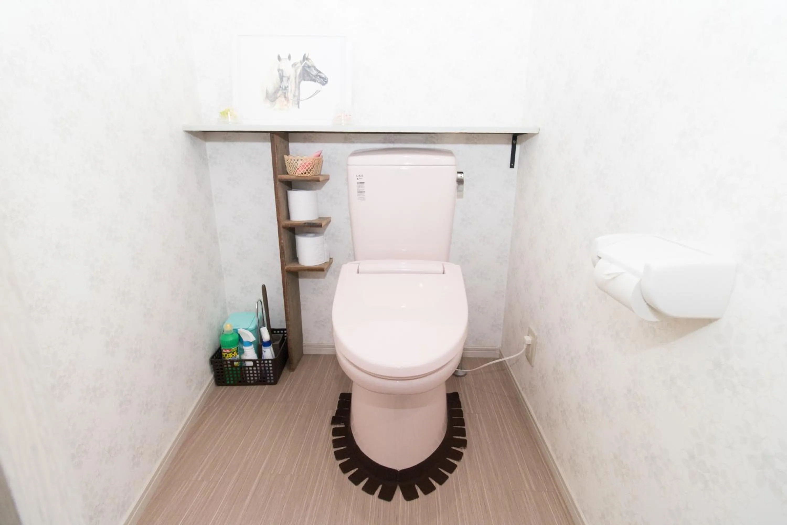 Toilet in Yadocafe Chelsea's Rainbow B&B