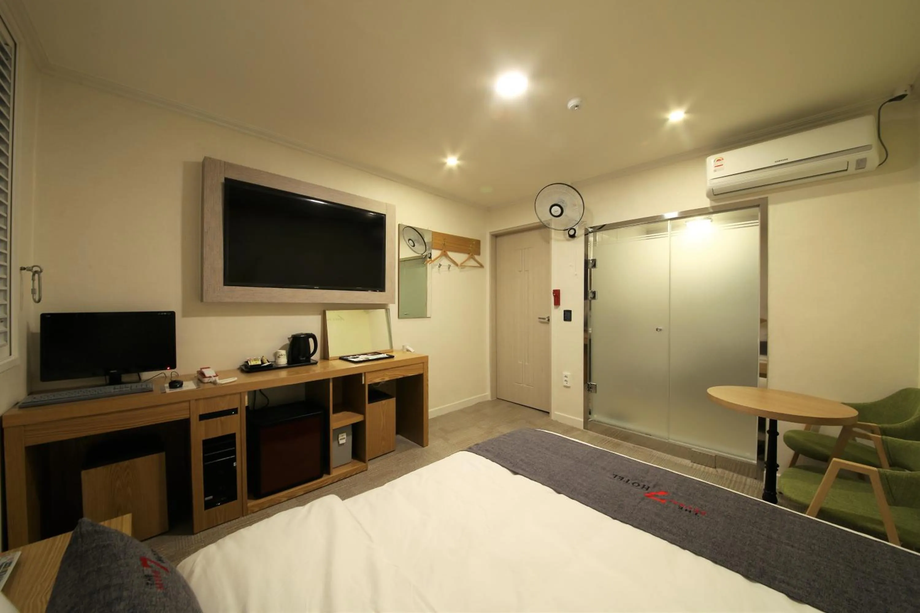 Decorative detail, Bed in The 7 Hotel