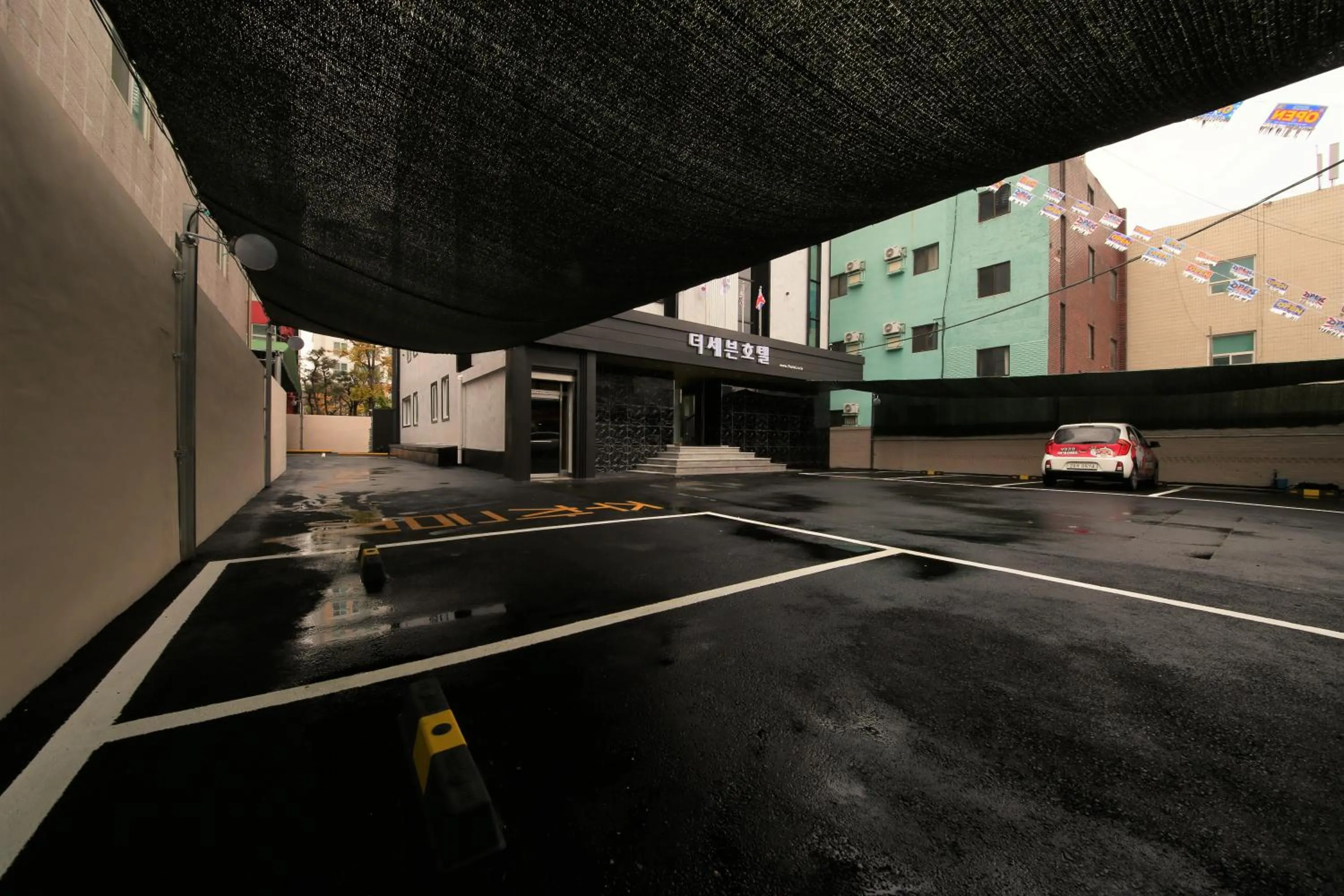 Property building in The 7 Hotel