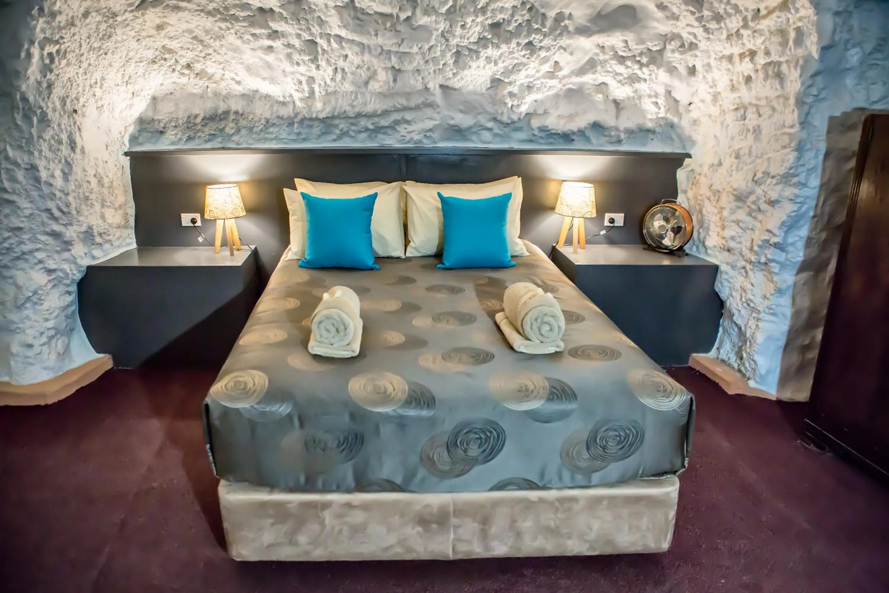 Bed in White Cliffs Underground Motel